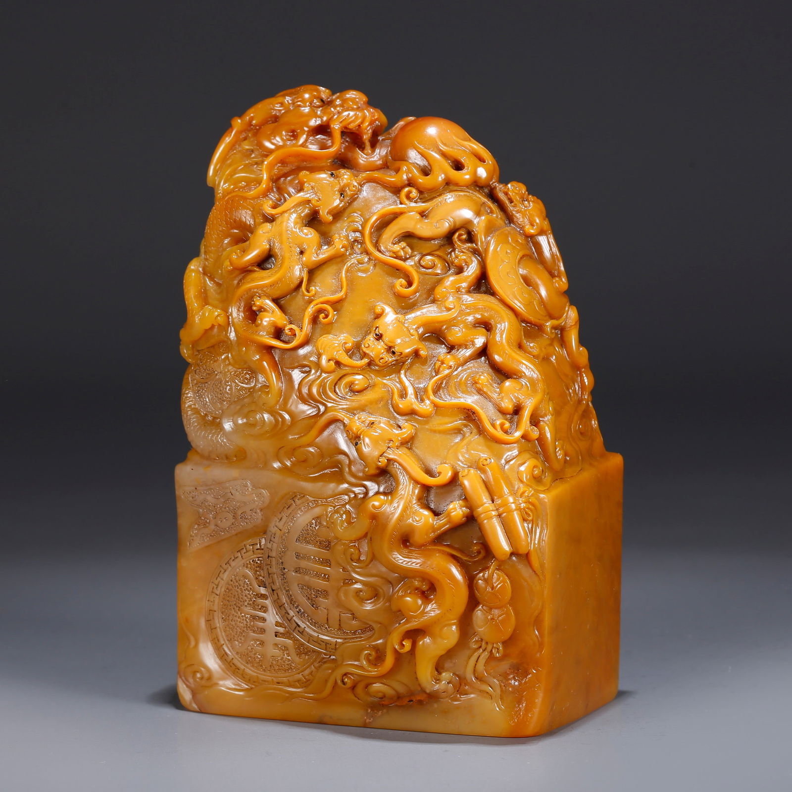 A SHOUSHAN TIANHUANG STONE SEAL WITH DRAGON PATTERN: Shoushan Tianhuang stone seal with dragon pattern
