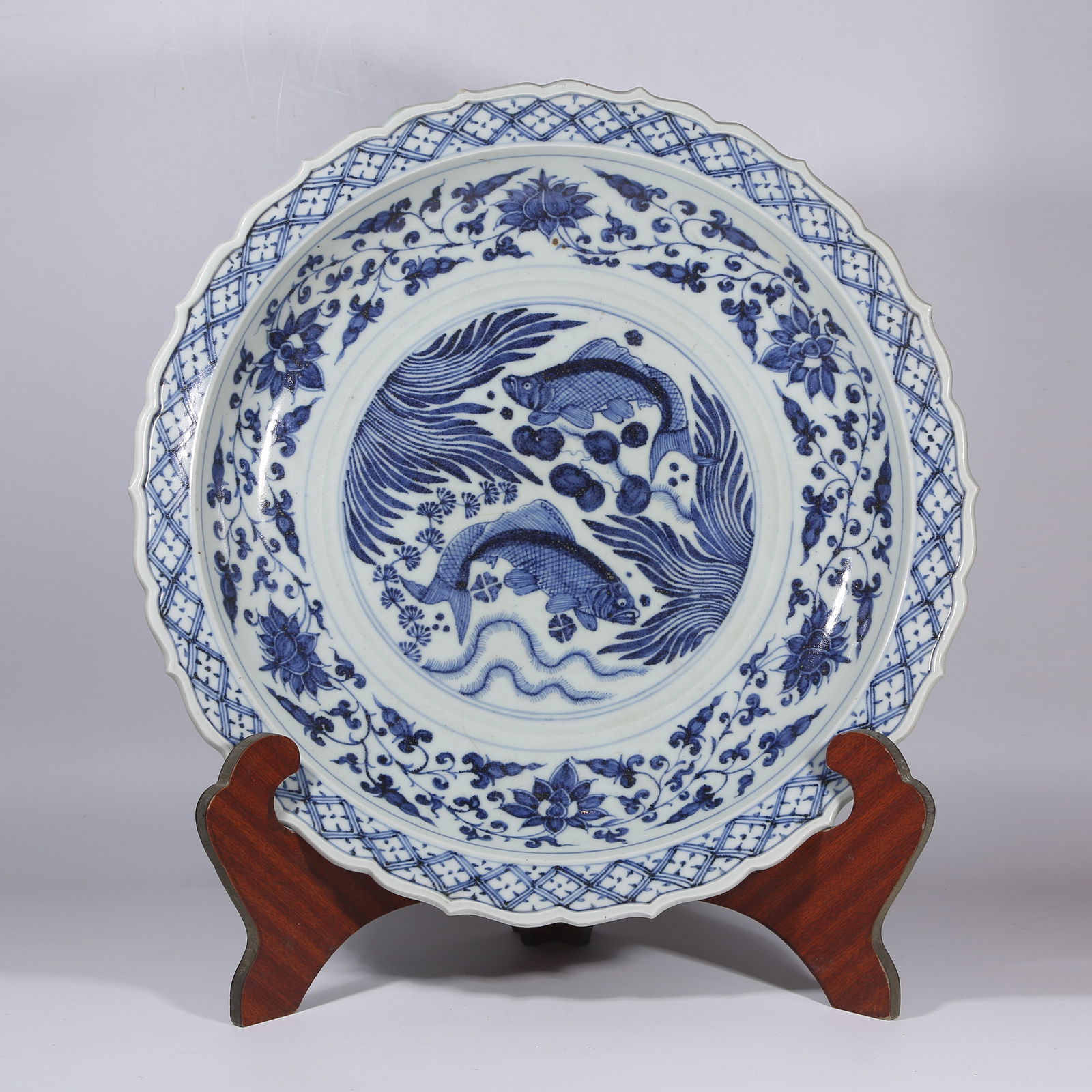 A LARGE BLUE-AND-WHITE LOBED CHARGER WITH "FISH AND ALGAE" MOTIFS (1 of 9)
