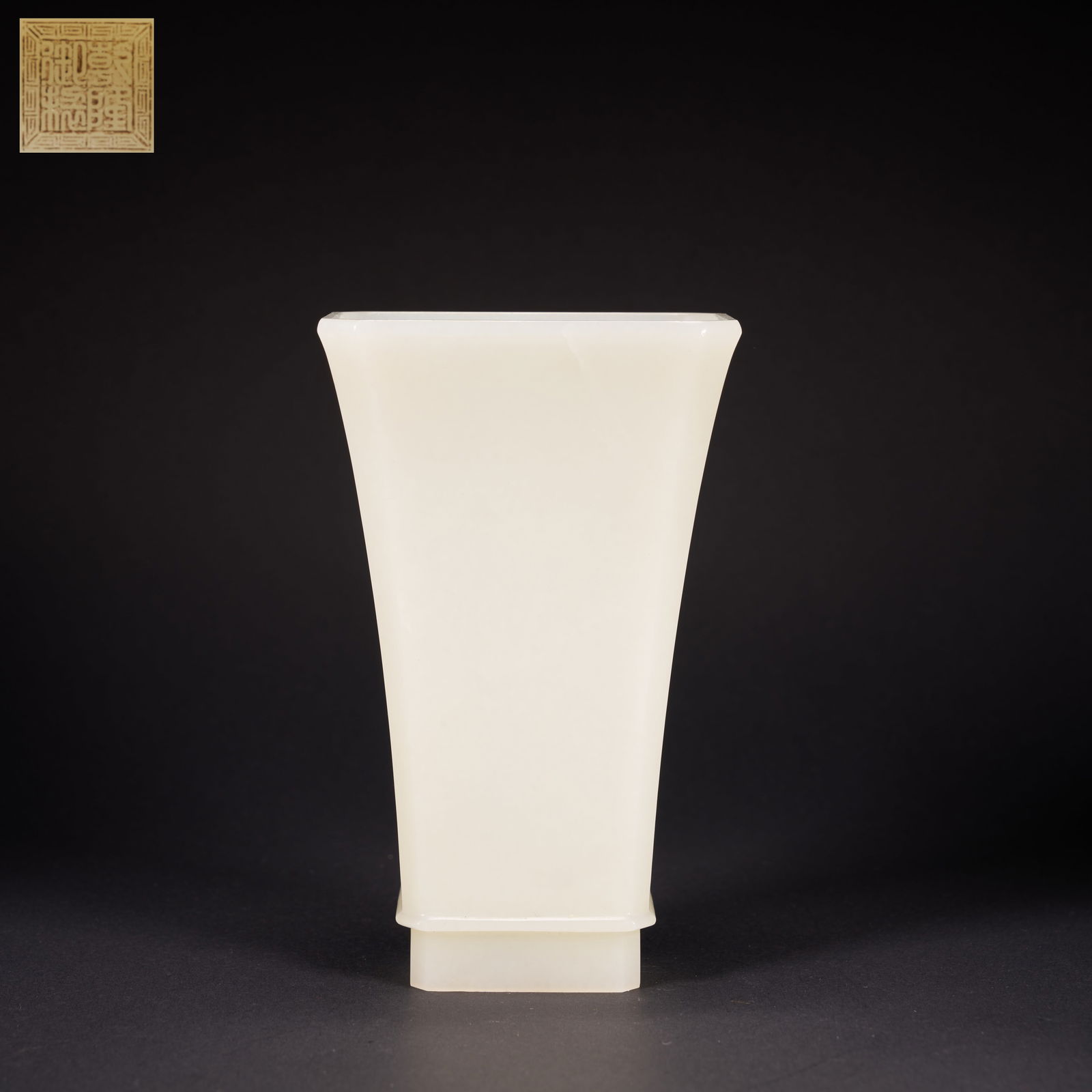 A HETIAN JADE PLAIN-SURFACED FLOWER VASE WITH QIANLONG IMPERIAL INSCRIPTION, QING DYNASTY (1 of 8)