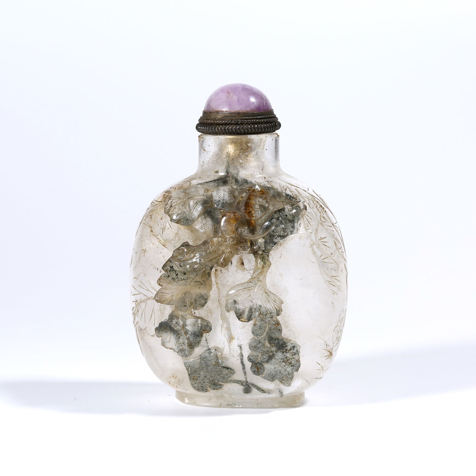 A CRYSTAL SNUFF BOTTLE WITH GRAPE PATTERN (1 of 9)