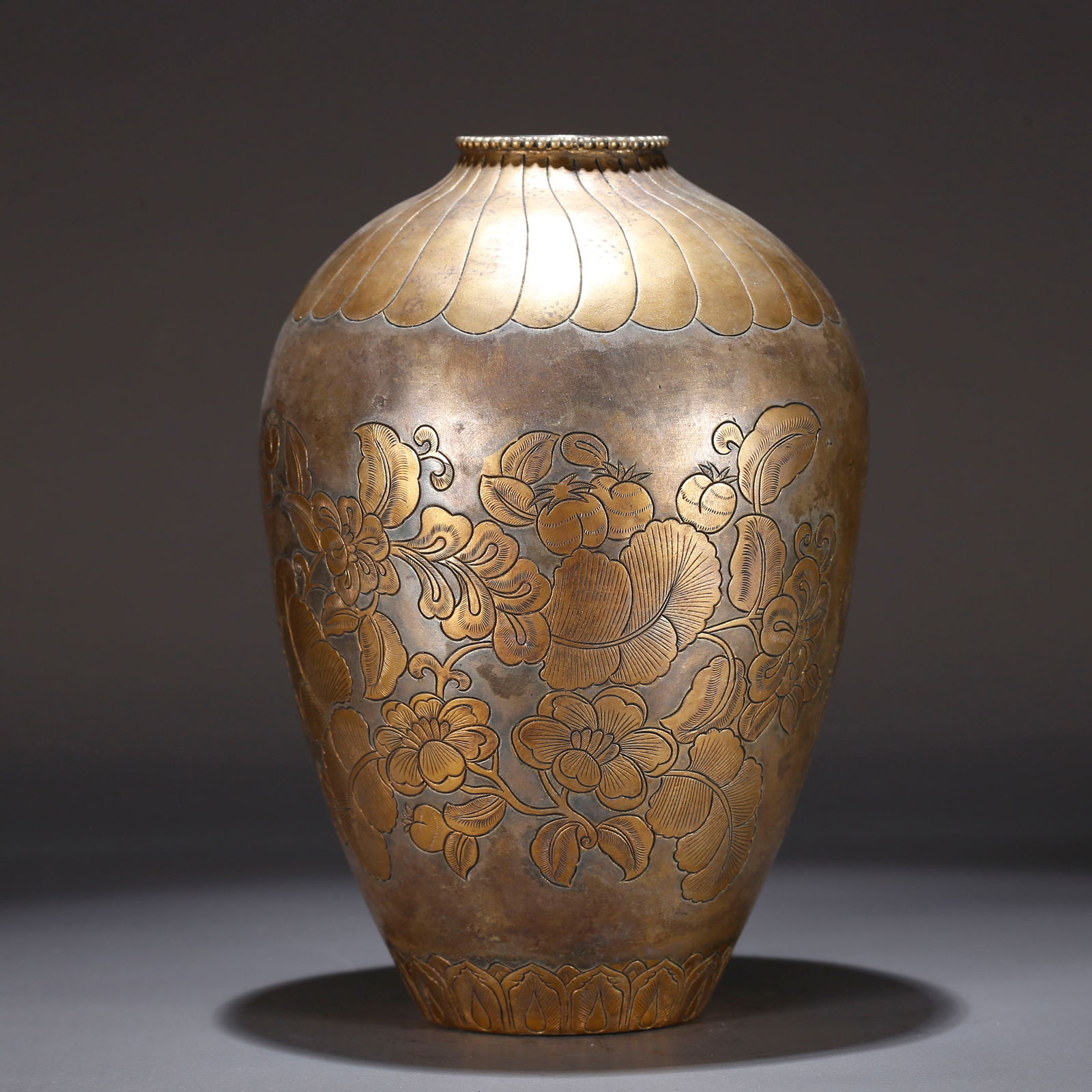 A GILT BRONZE DECORATIVE VASE WITH FLORAL PATTERN (1 of 10)