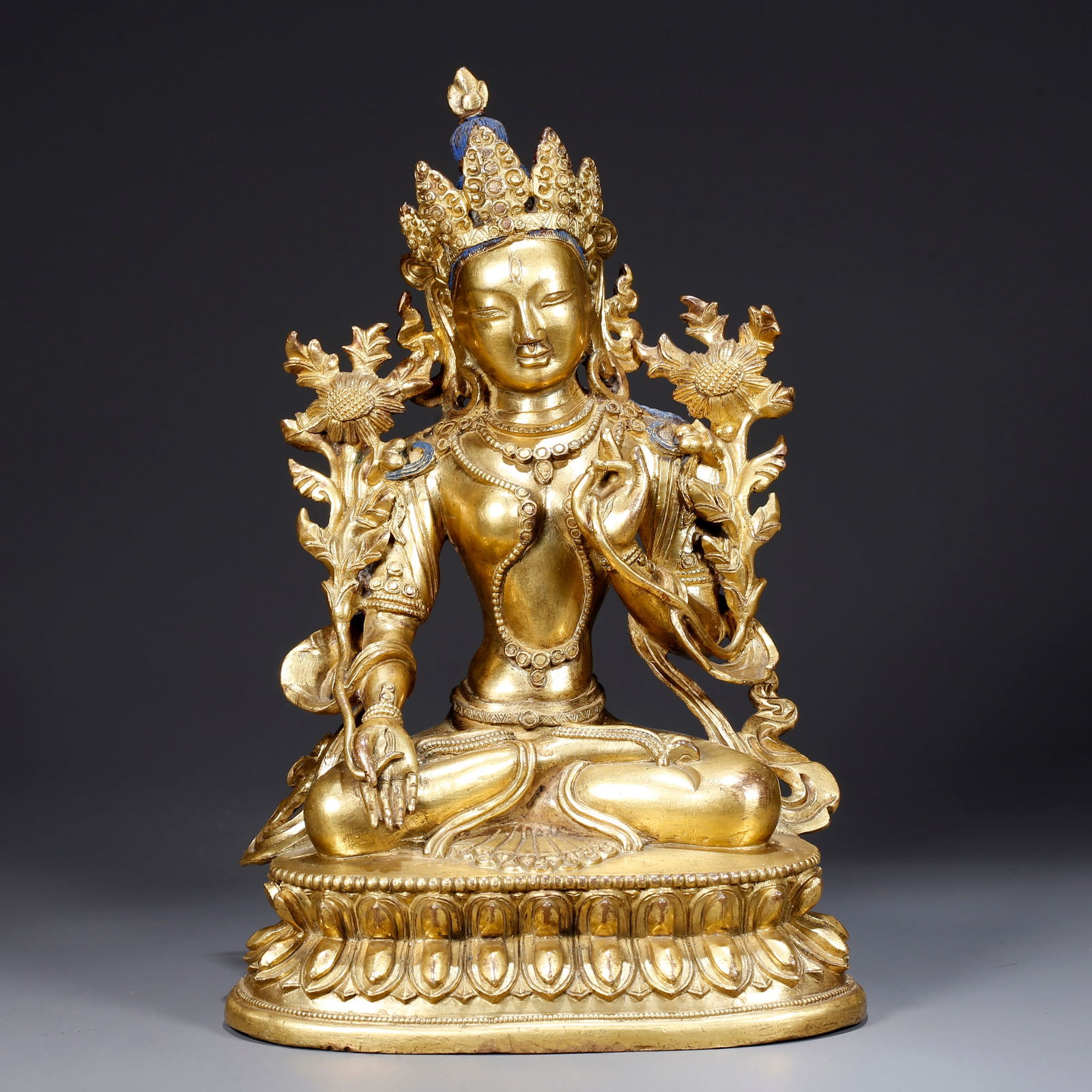 A GILDED BRONZE BUDDHA STATUE (1 of 9)