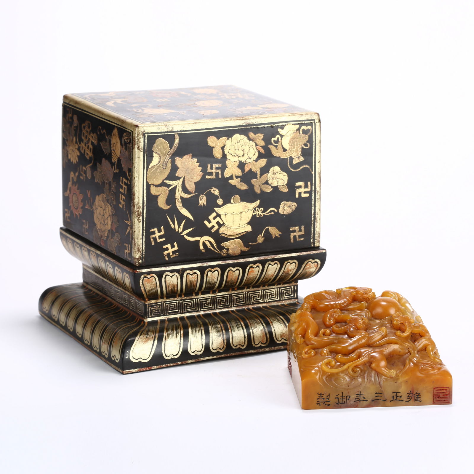 A SHOUSHAN TIANHUANG STONE SEAL WITH CHI DRAGON PATTERN: Shoushan Tianhuang stone seal with chi dragon pattern