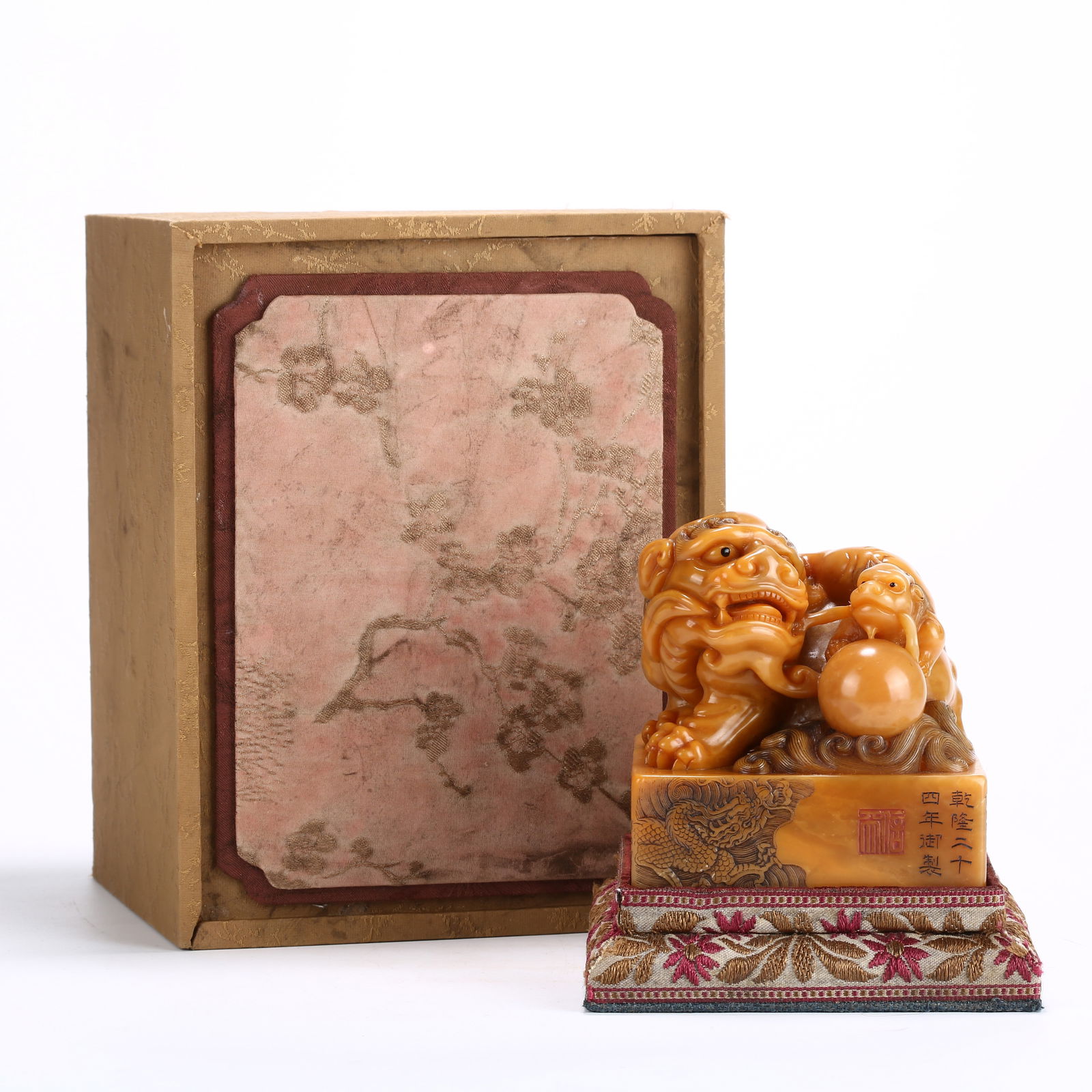 A SHOUSHAN TIANHUANG STONE SEAL WITH LARGE AND SMALL LION KNOB: Shoushan Tianhuang stone seal with large and small lion knob