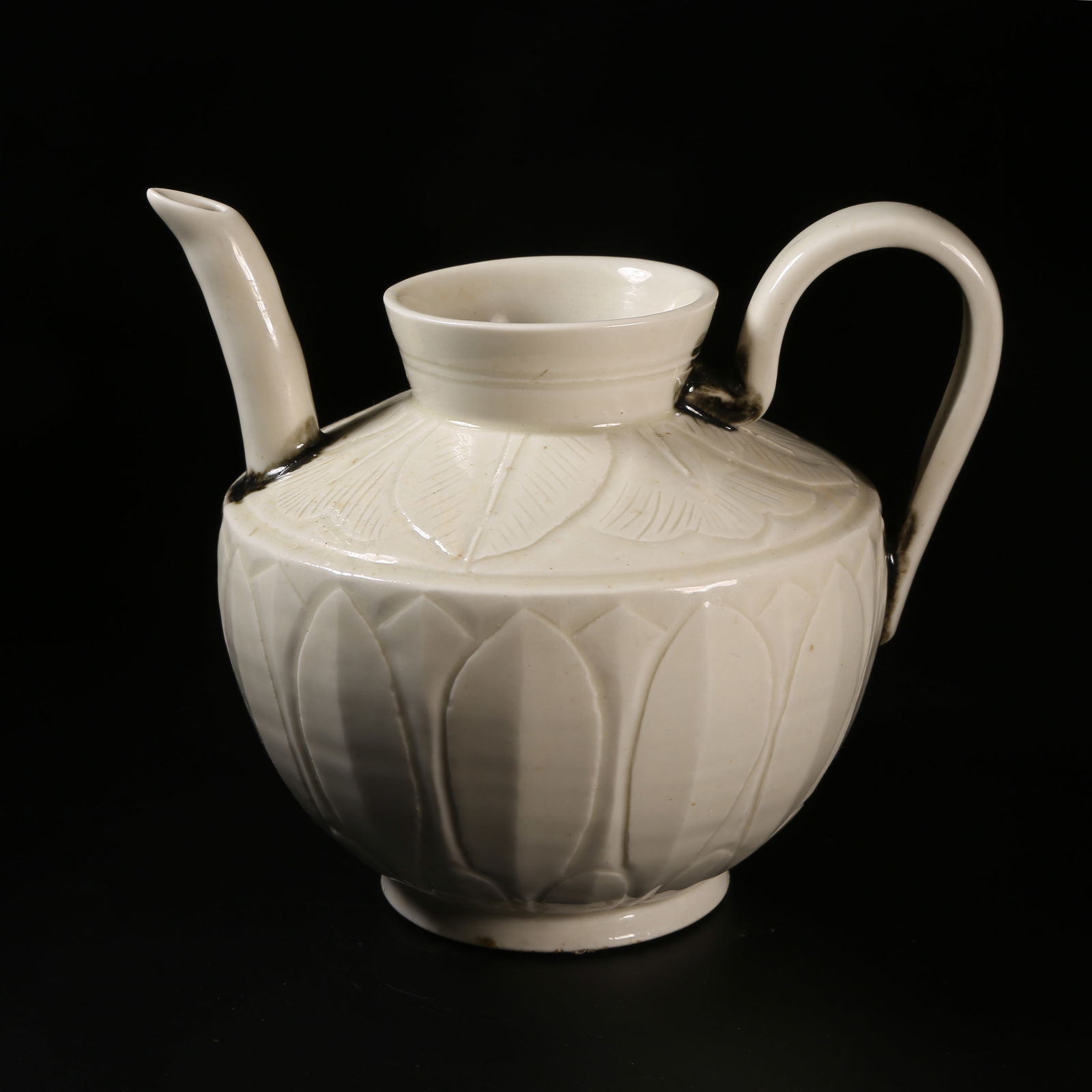 A SONG DYNASTY DING KILN INCISED EWER (1 of 9)