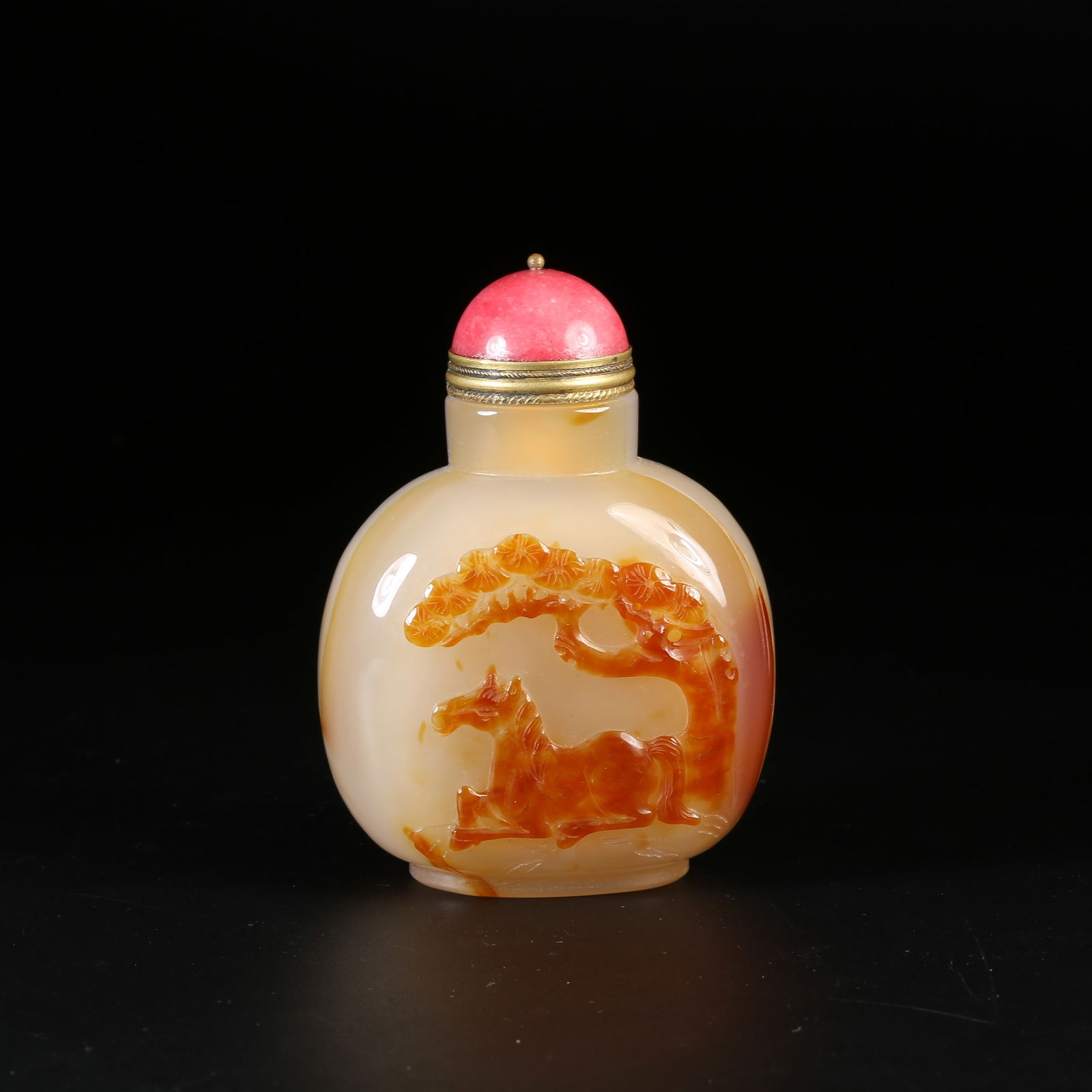 A AGATE SNUFF BOTTLE WITH CAMEO-CARVED RECLINING HORSE MOTIF (1 of 9)