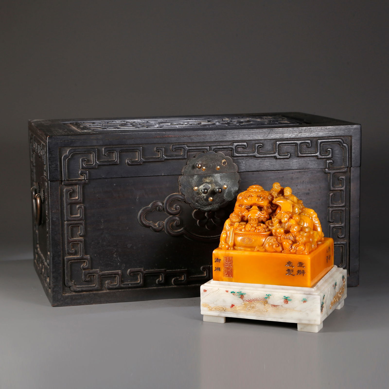 A SHOUSHAN TIANHUANG STONE SEAL WITH FIGURE AND AUSPICIOUS BEAST KNOB: Shoushan Tianhuang stone seal with figure and auspicious beast knob
