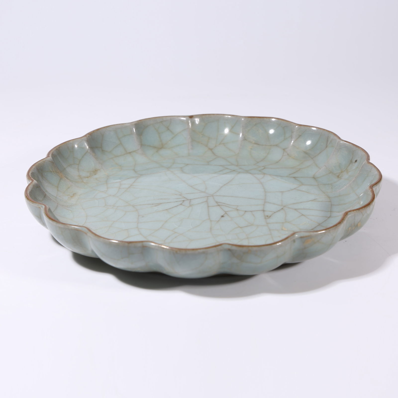 A GUAN WARE PETAL-SHAPED DISH (1 of 8)