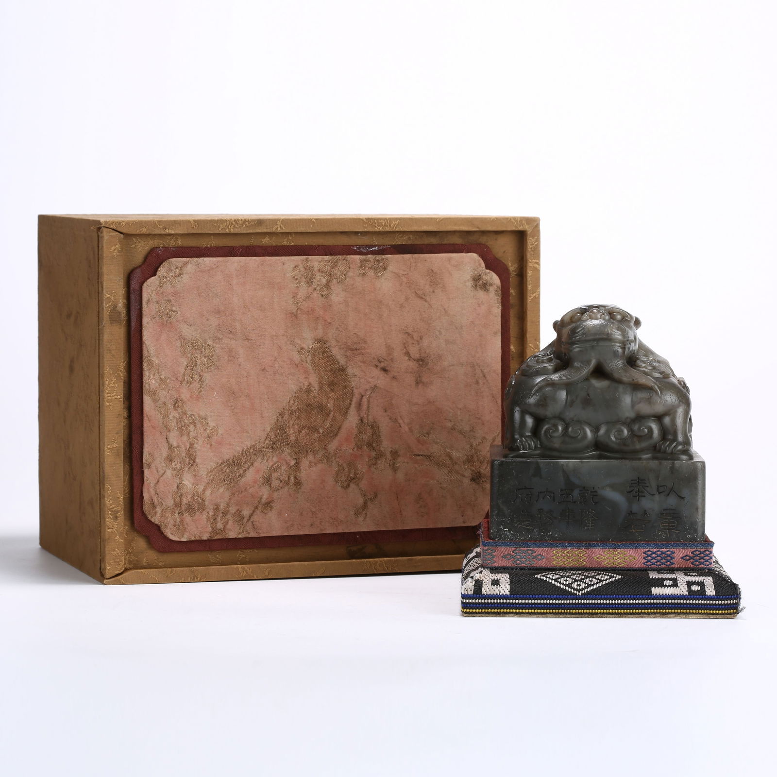 A SHOUSHAN STONE SEAL WITH BEAST KNOB (1 of 10)