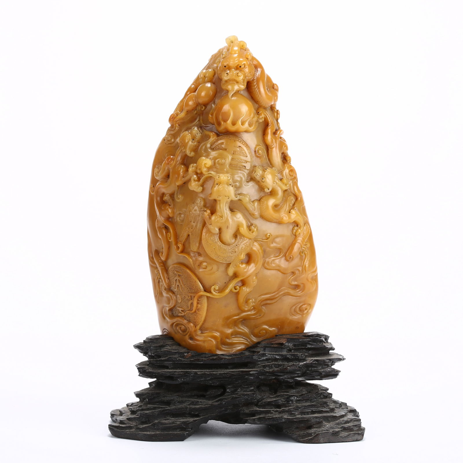A SHOUSHAN TIANHUANG STONE SEAL WITH CHI DRAGON PATTERN: Shoushan Tianhuang stone seal with chi dragon pattern