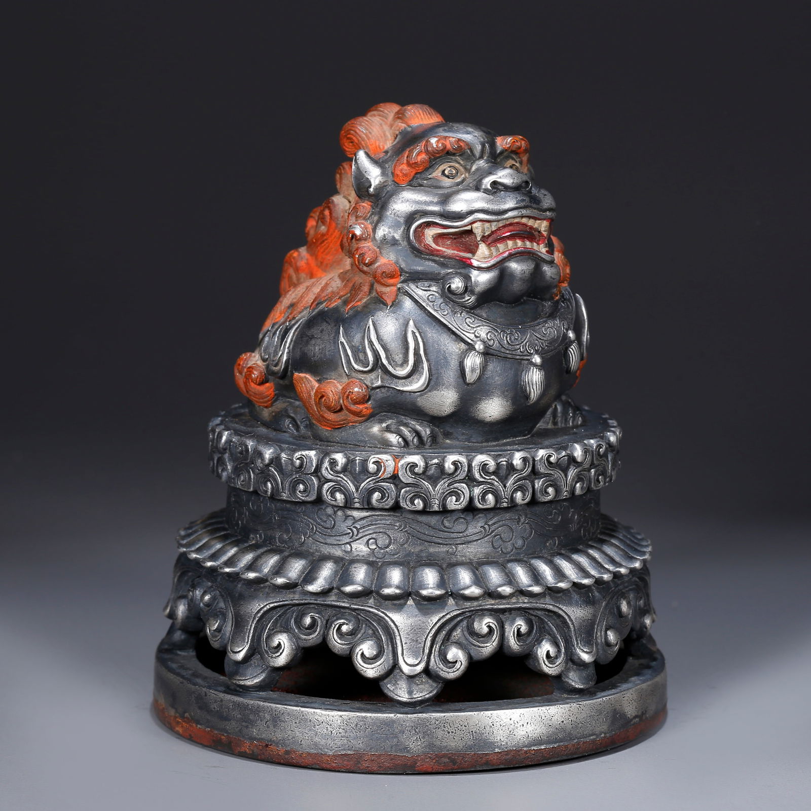 A SILVER SEAL WITH BEAST-SHAPED KNOB (1 of 10)