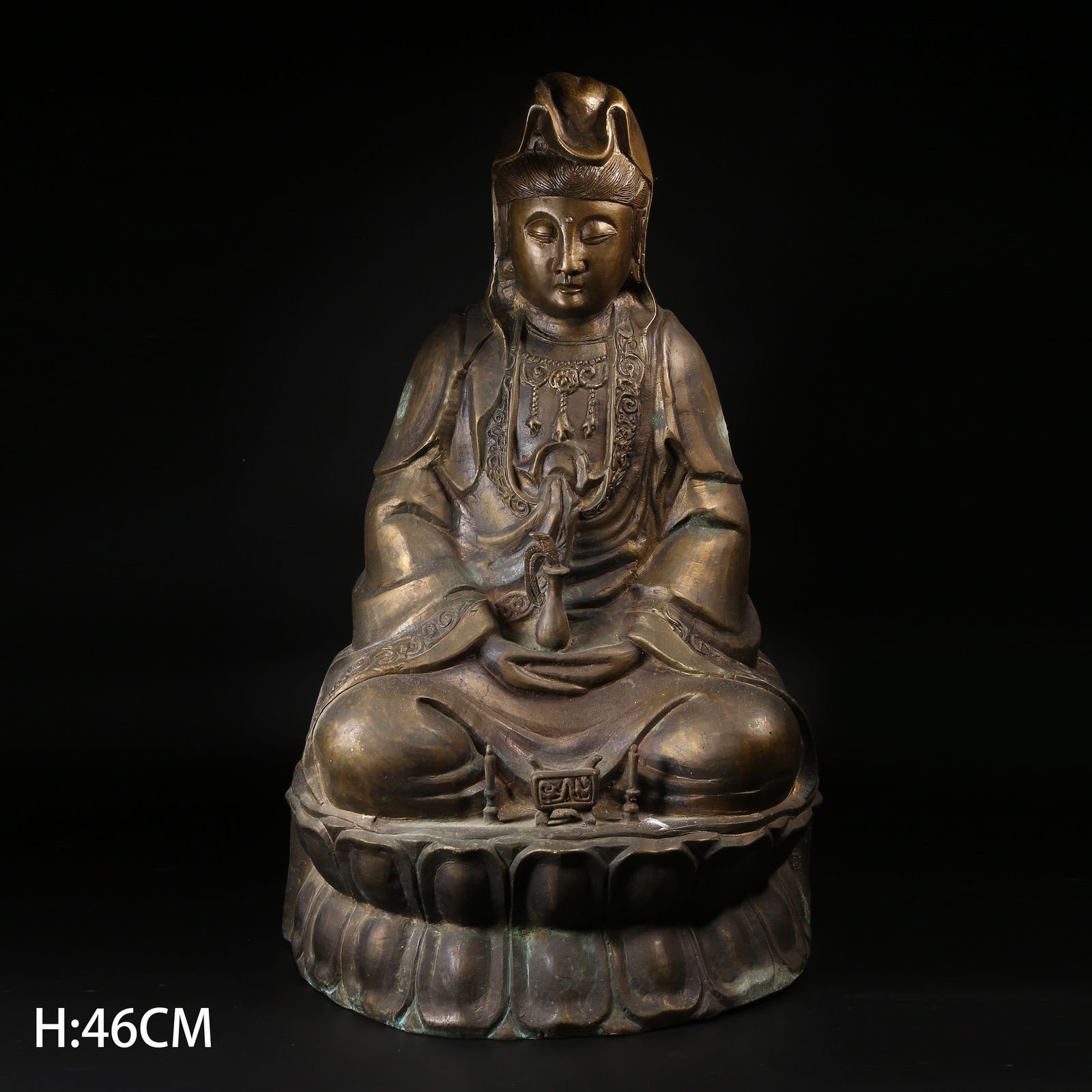 A BRONZE SEATED GUANYIN BODHISATTVA STATUE (1 of 9)