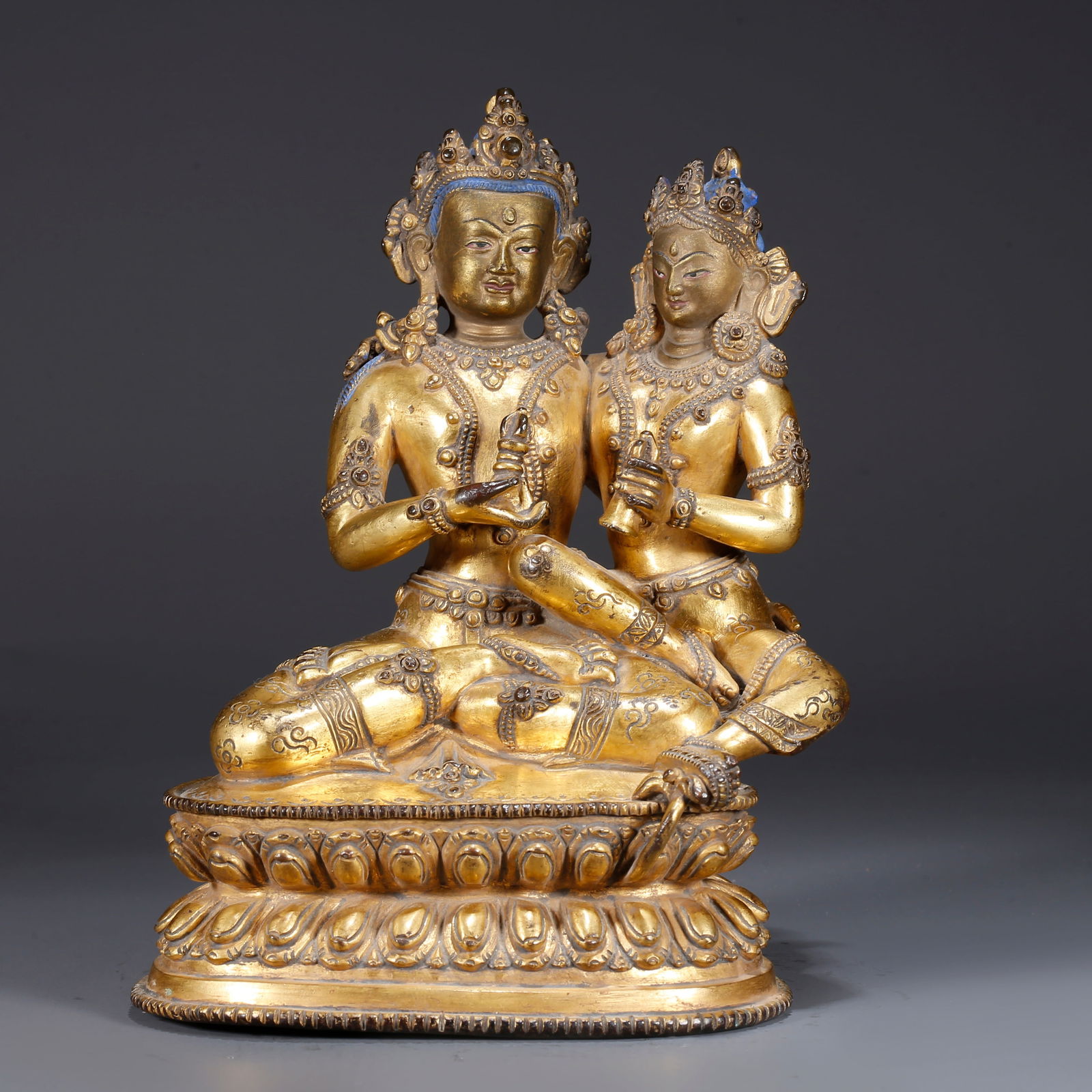 A GILDED BRONZE BUDDHA STATUE (1 of 9)