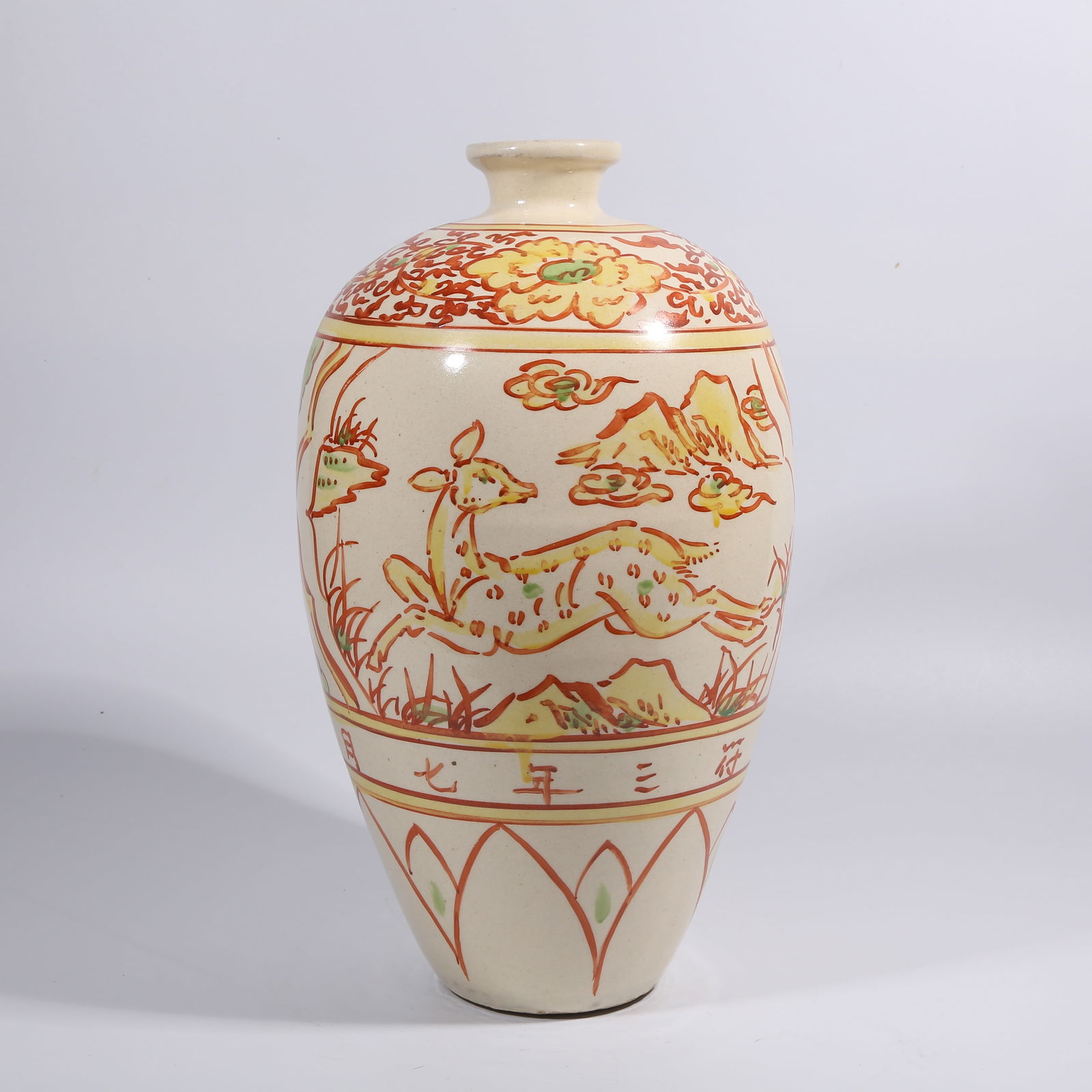 A RED-AND-GREEN GLAZE MEIPING VASE WITH DEER PATTERN (1 of 9)