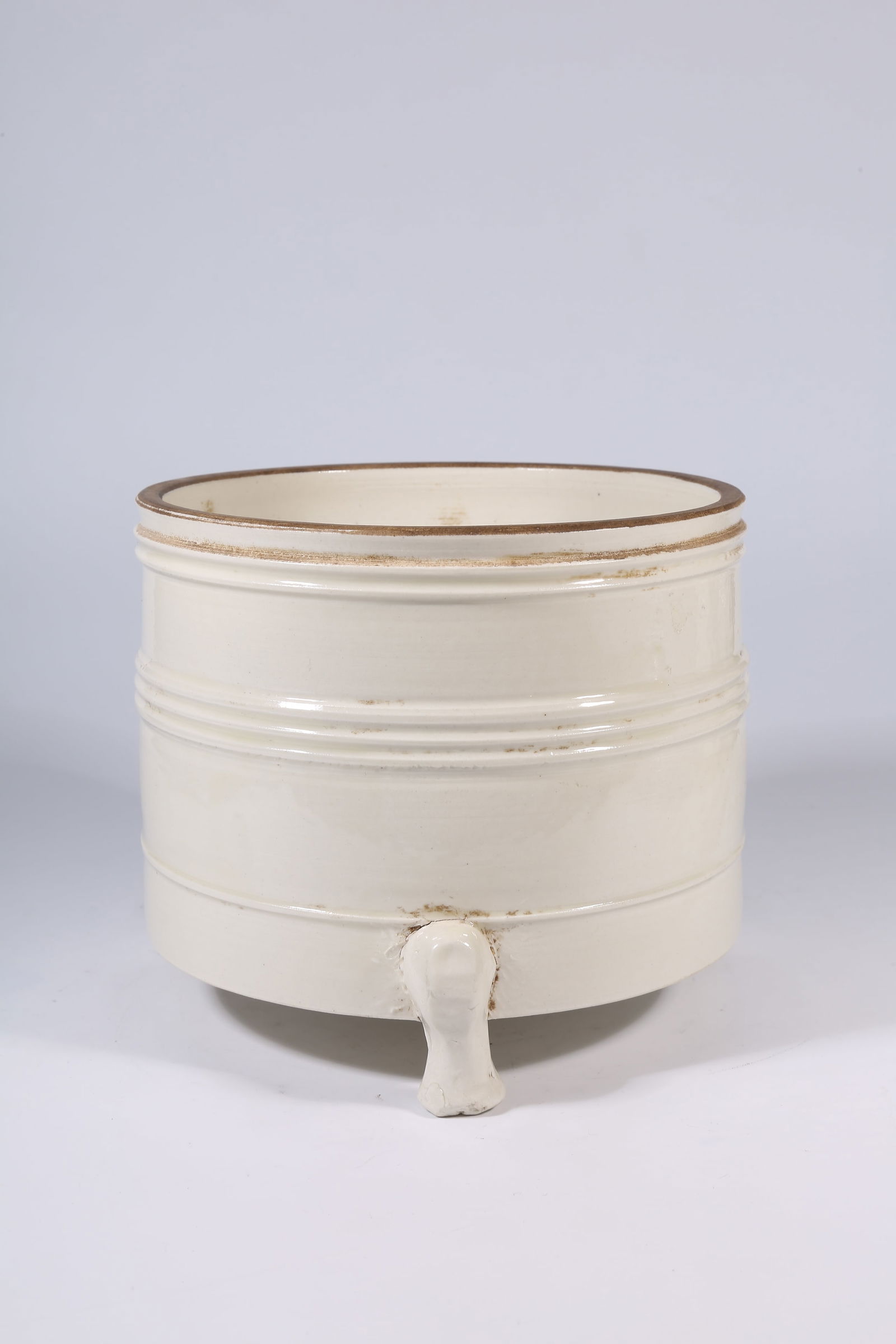 A STRING-PATTERNED TRIPOD CENSER - 3