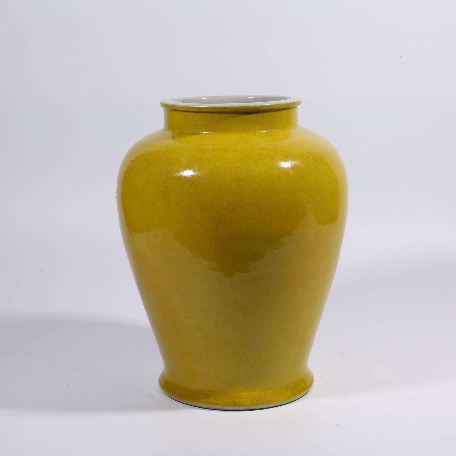 A YELLOW GLAZE JAR (1 of 9)