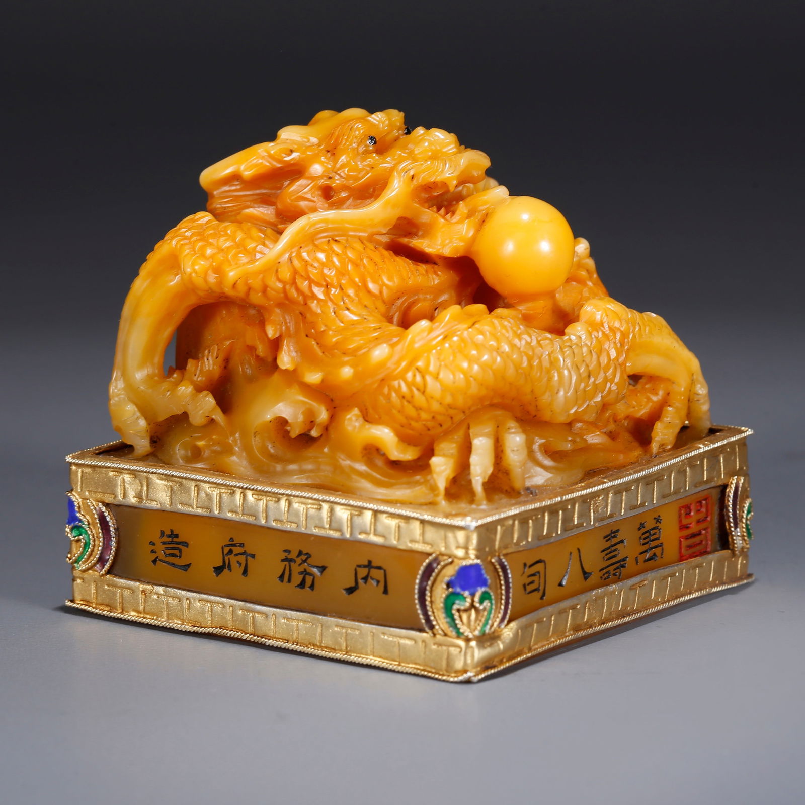 A SHOUSHAN TIANHUANG STONE SEAL WITH DRAGON KNOB: Shoushan Tianhuang stone seal with dragon knob