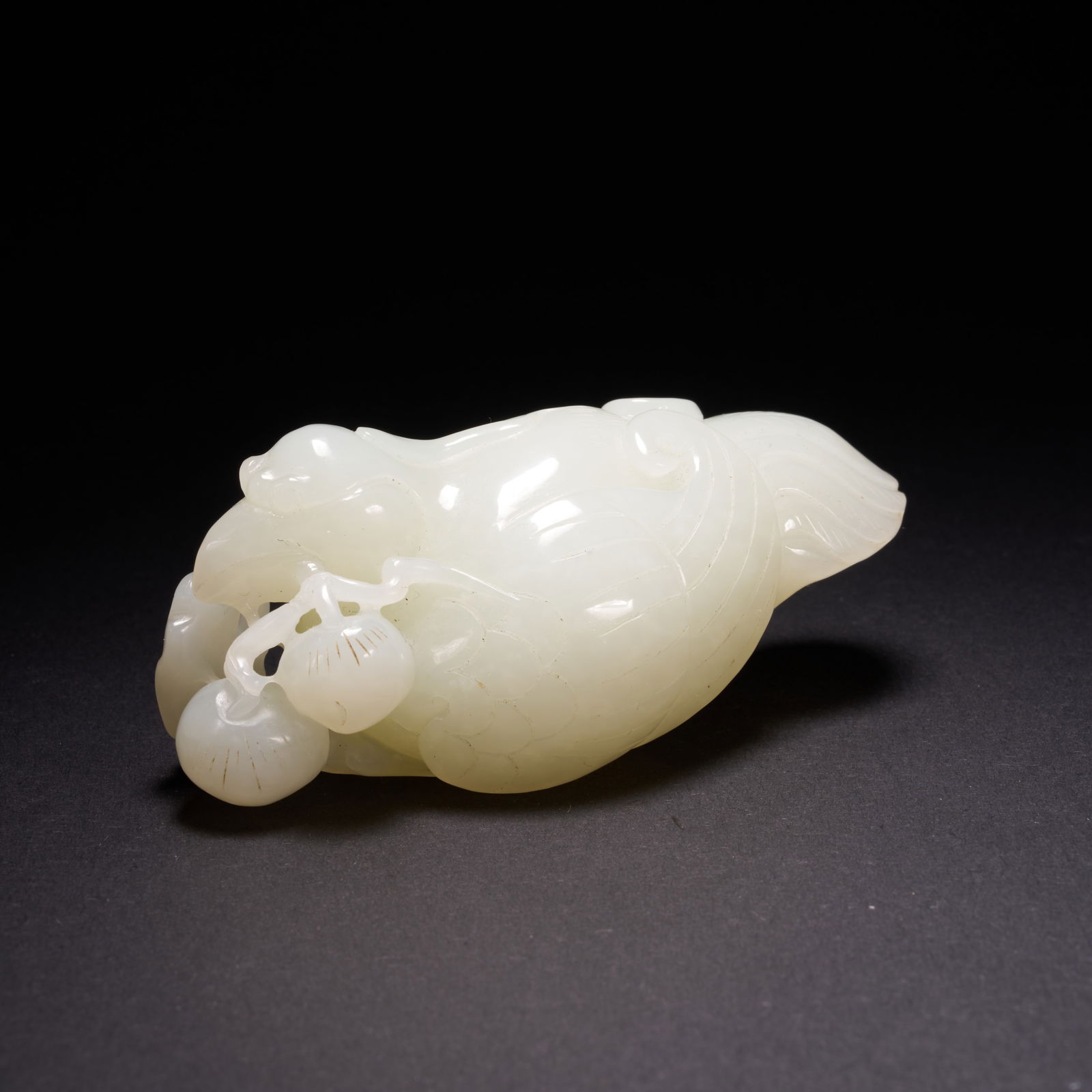 A HETIAN JADE BIRD HAND-HELD CARVING, QING DYNASTY (1 of 10)
