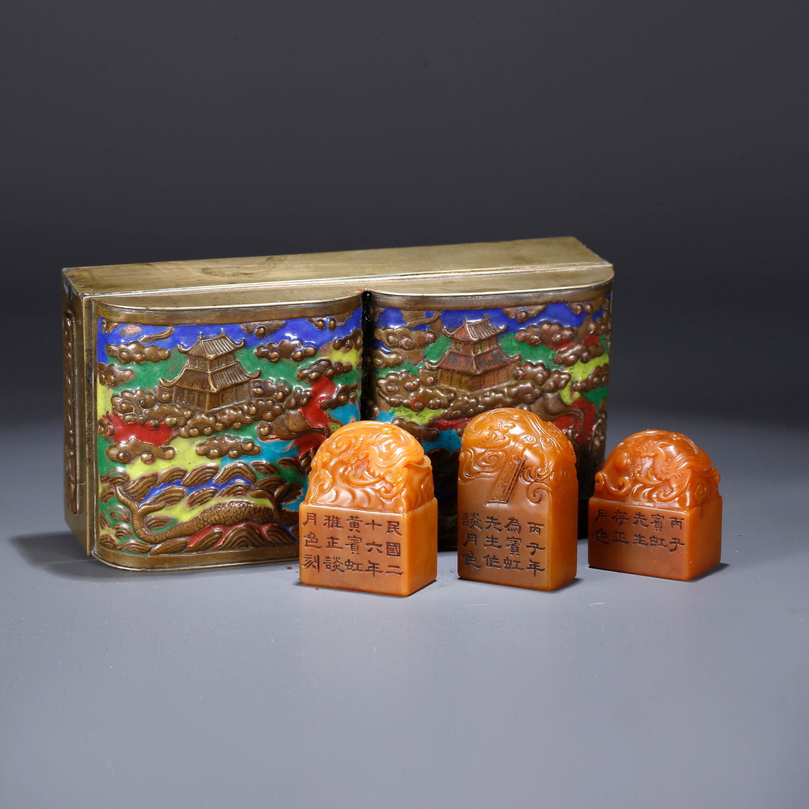 A SET OF SHOUSHAN TIANHUANG STONE SEALS CARVED WITH CLOUD AND DRAGON MOTIF: Set of Shoushan Tianhuang Stone Seals Carved with Cloud and Dragon Motif