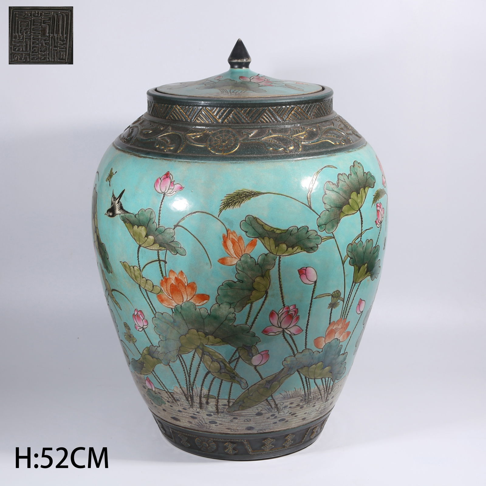 A FAMILLE ROSE LIDDED JAR WITH LOTUS POND SCENE (1 of 9)