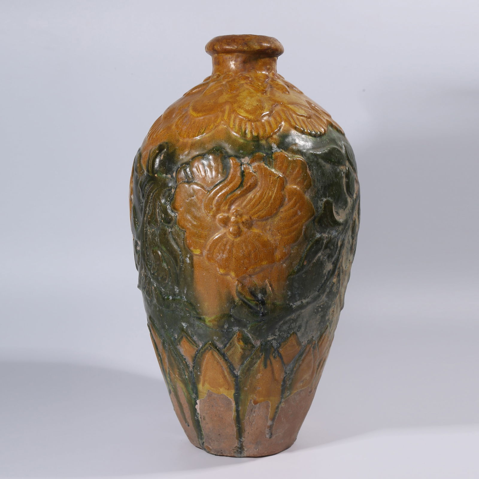 A SANCAI JAR WITH FLORAL PATTERN (1 of 9)