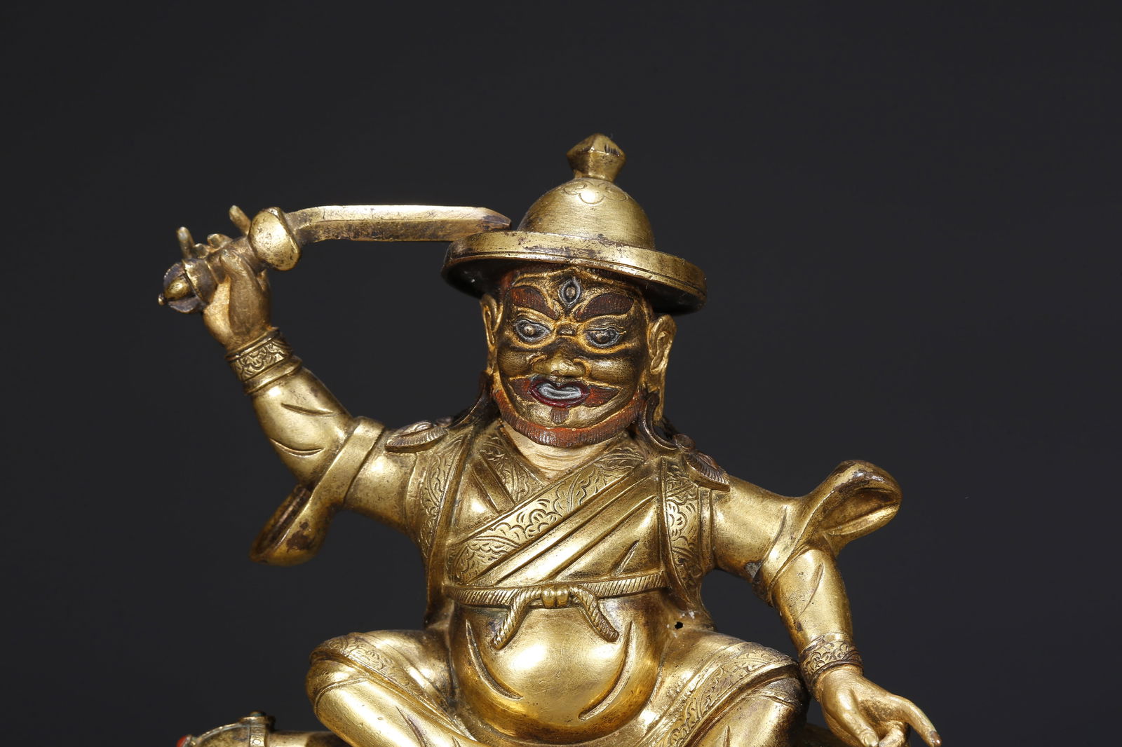 A GILDED BRONZE BUDDHA STATUE - 2