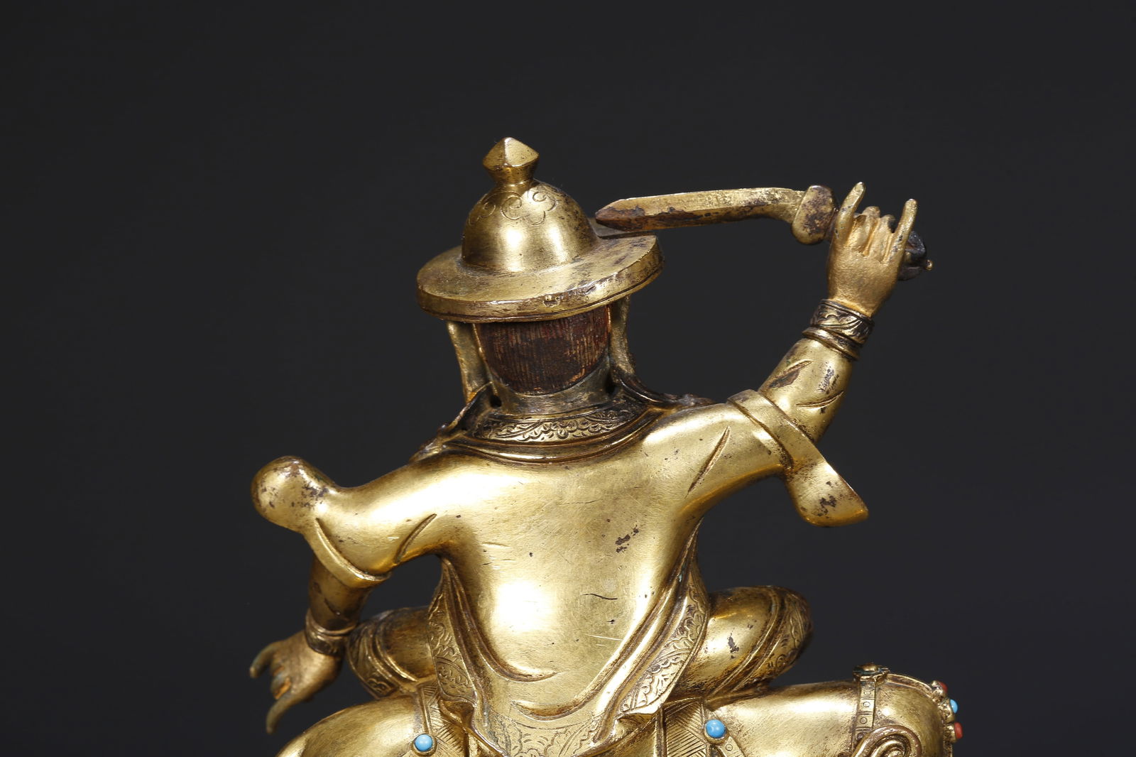 A GILDED BRONZE BUDDHA STATUE - 7