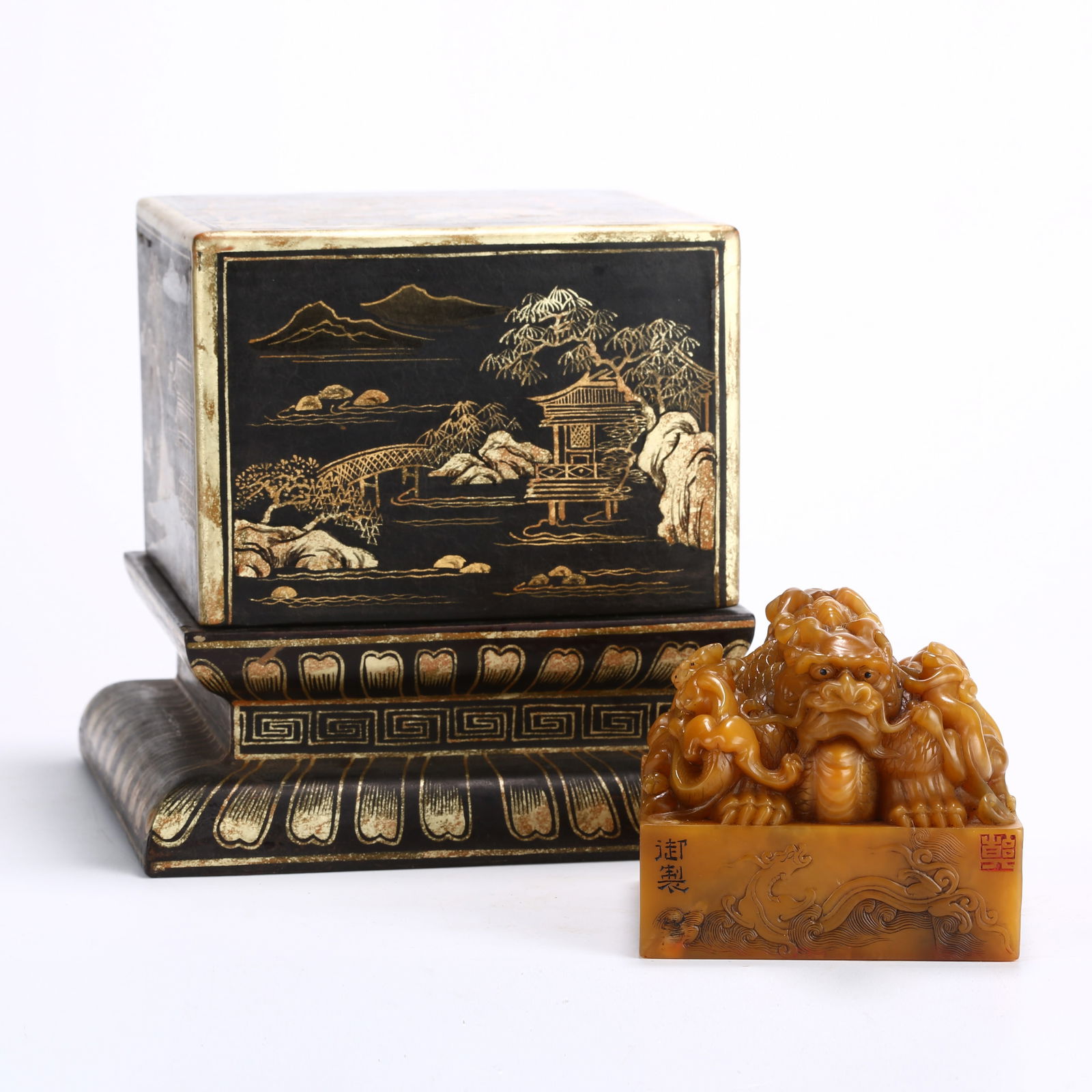 A SHOUSHAN TIANHUANG STONE SEAL WITH INTERTWINED DRAGON KNOB: Shoushan Tianhuang stone seal with intertwined dragon knob