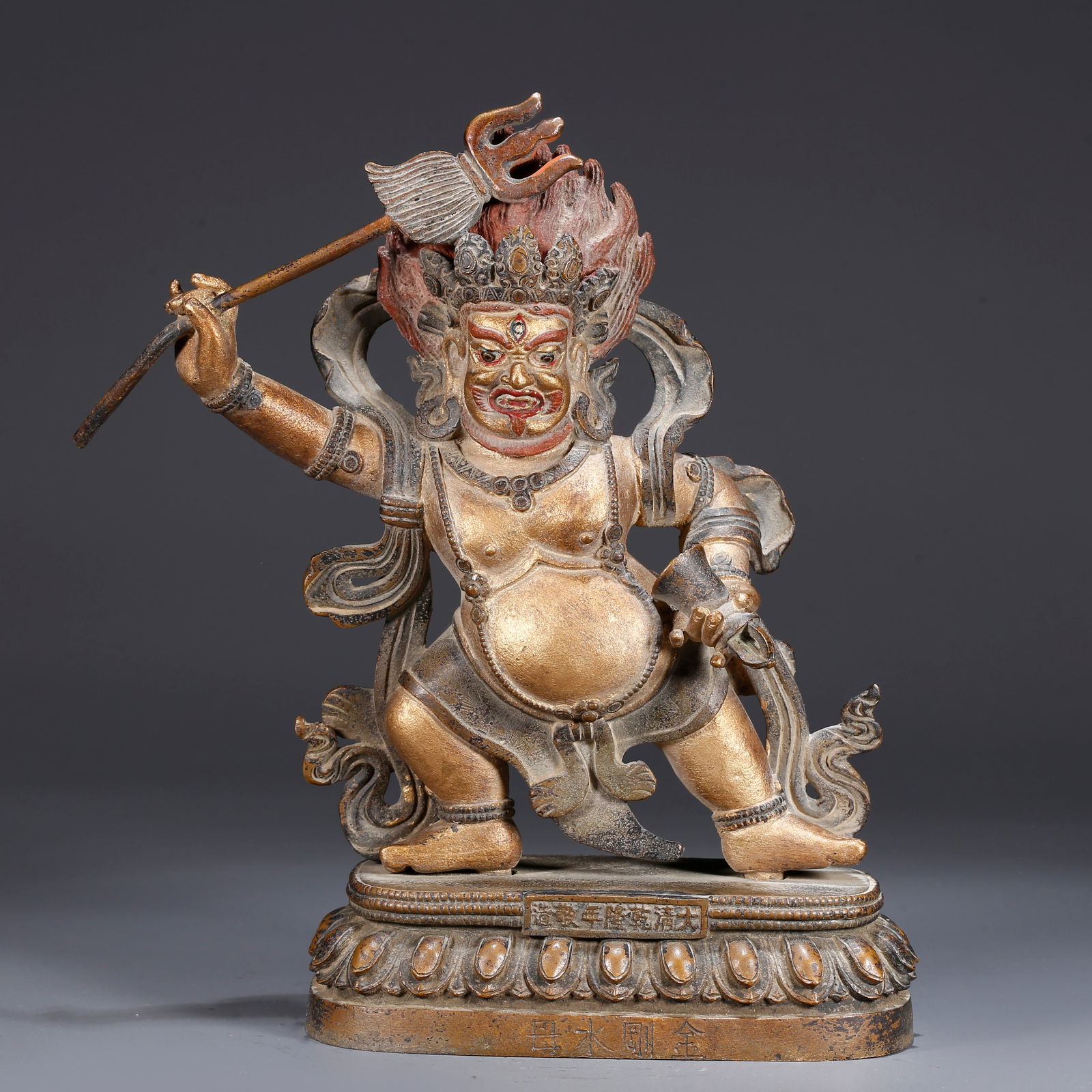 A GILDED BRONZE BUDDHA STATUE (1 of 9)