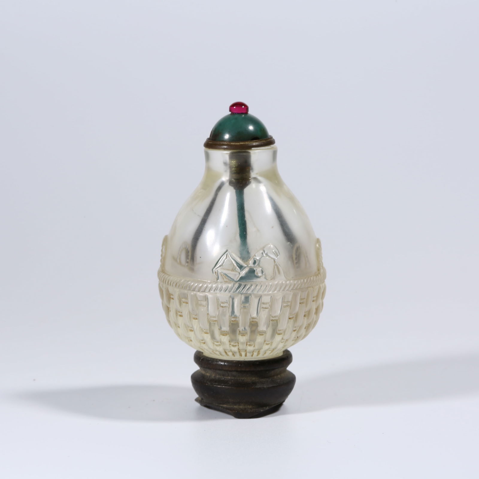 A GLASS SNUFF BOTTLE (1 of 8)