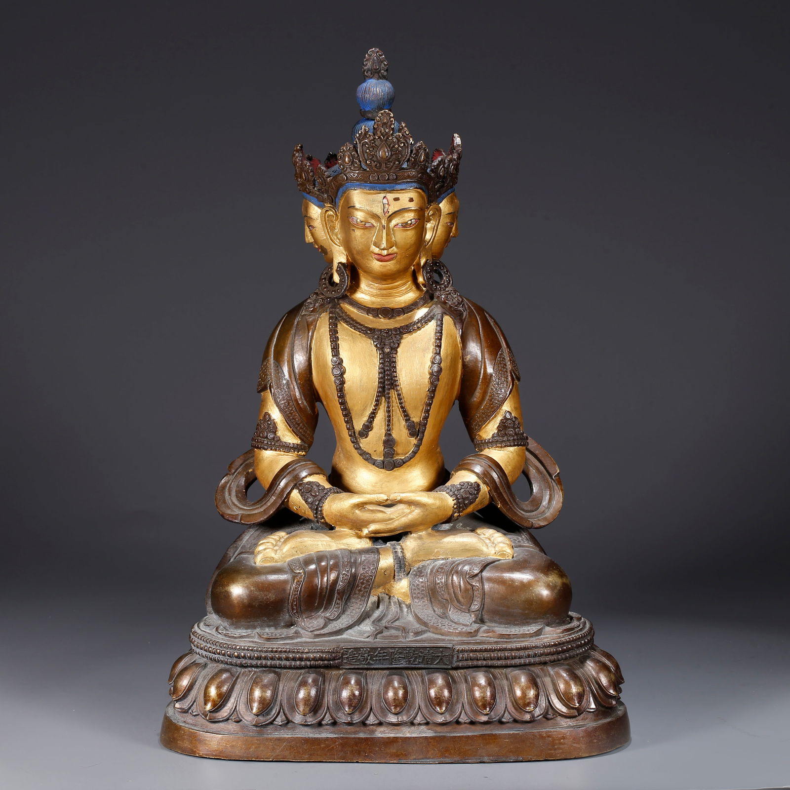 A GILDED BRONZE BUDDHA STATUE (1 of 10)