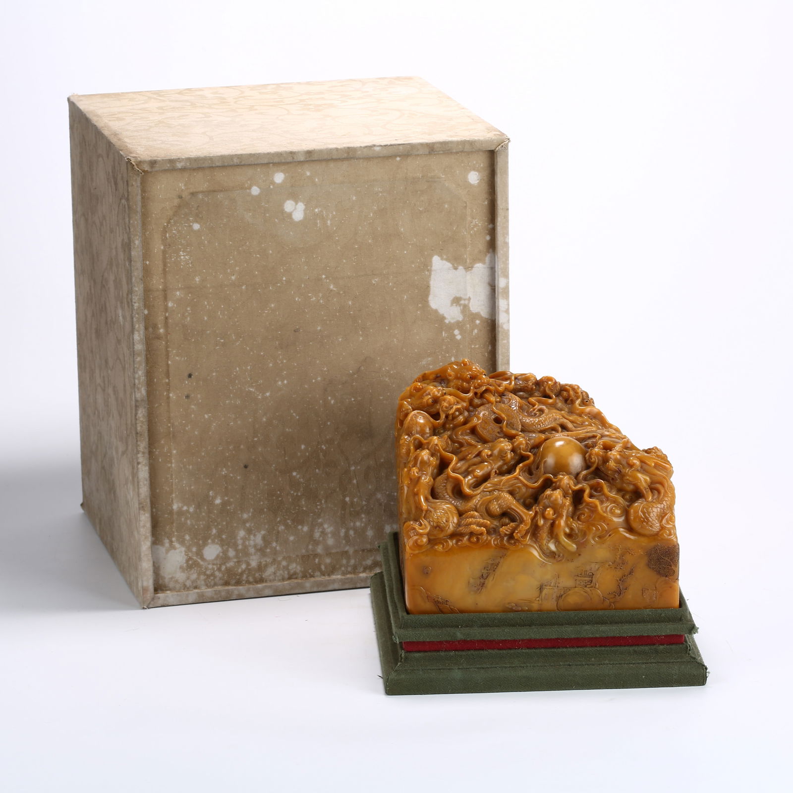 A SHOUSHAN TIANHUANG STONE LARGE SEAL WITH NINE DRAGON PATTERN: Shoushan Tianhuang stone large seal with nine dragon pattern