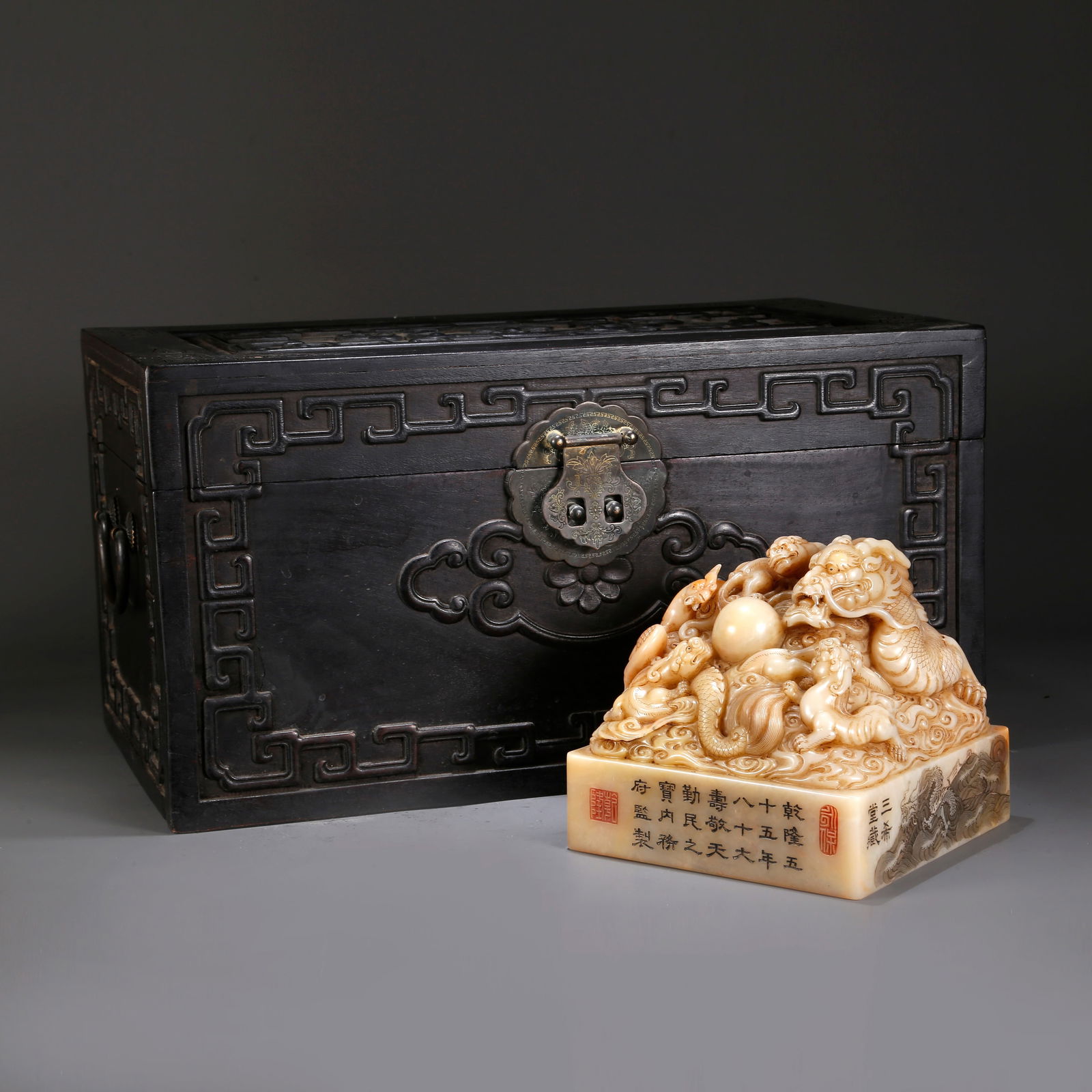 A SHOUSHAN STONE SEAL WITH DRAGON AND PHOENIX PATTERN (1 of 12)