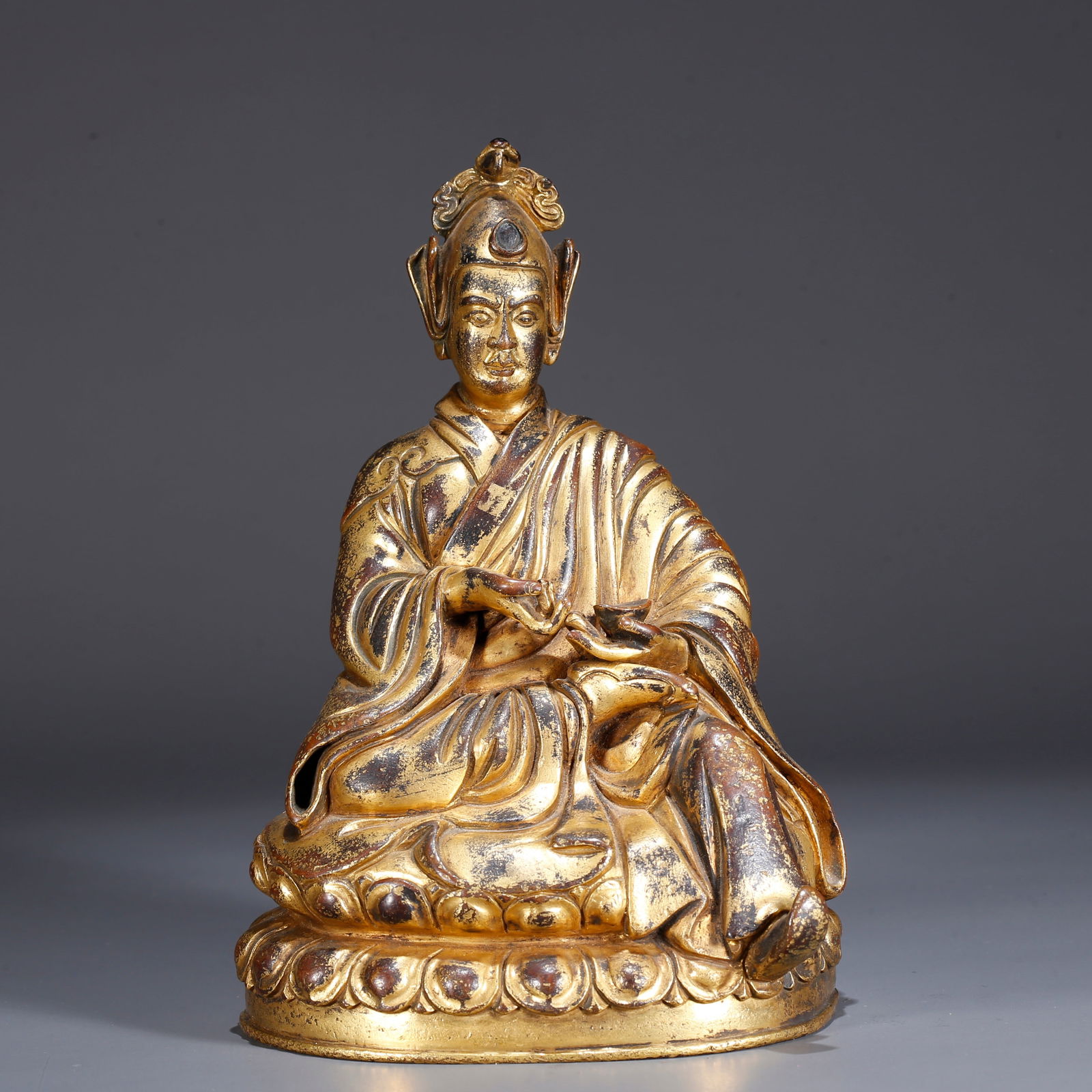 A GILDED BRONZE BUDDHA STATUE (1 of 9)