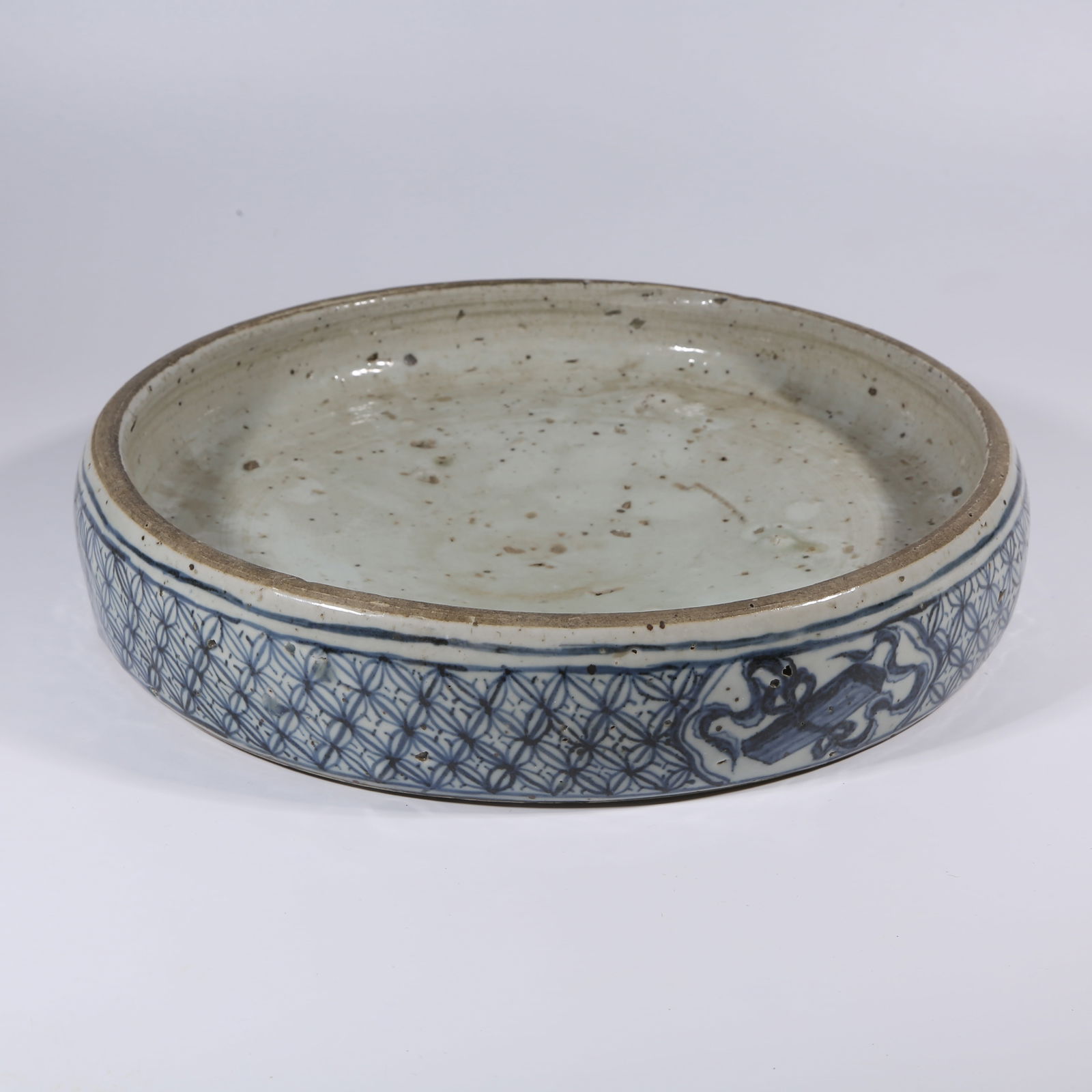 A BLUE-AND-WHITE PLATE WITH THREE TREASURES PATTERN (1 of 10)