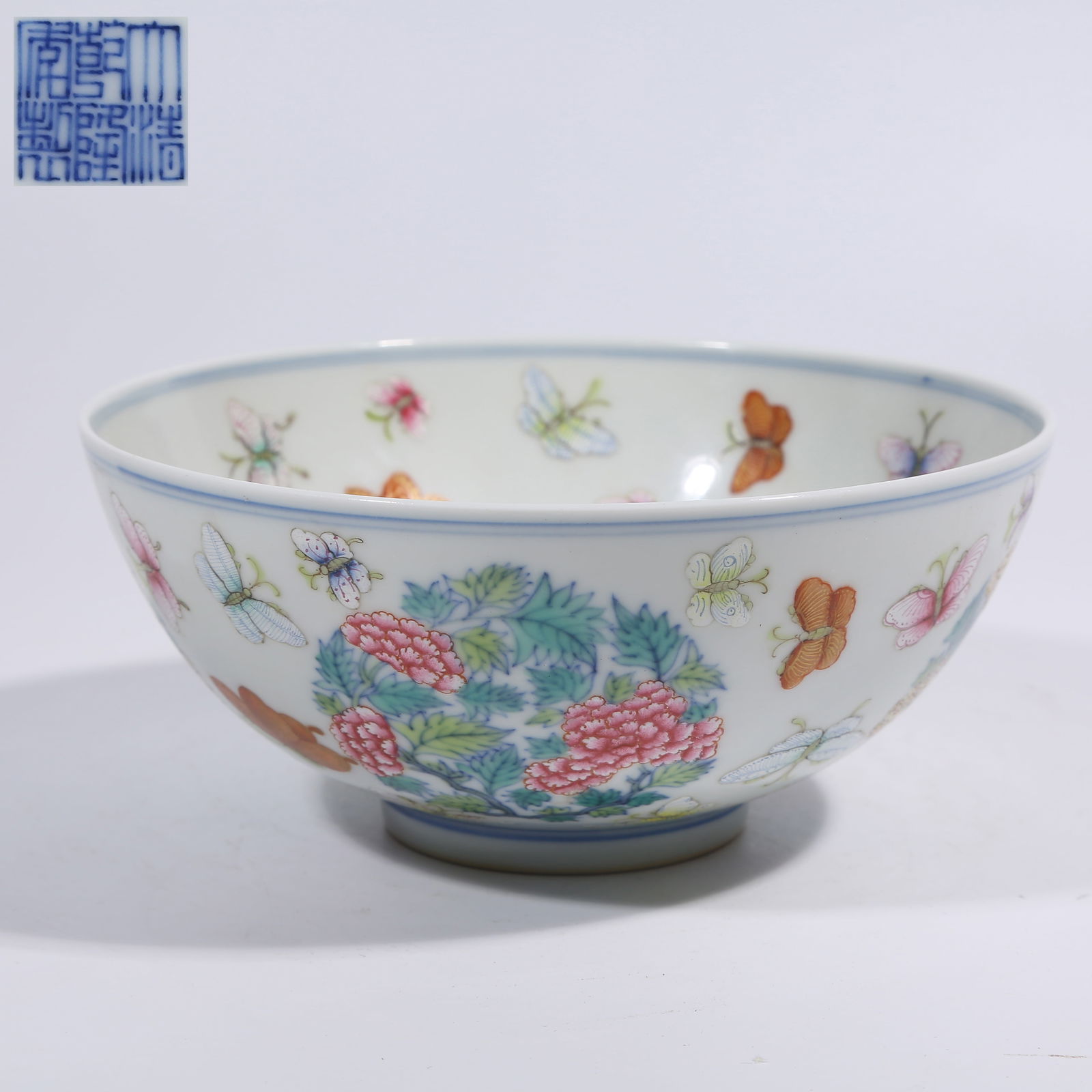 A FAMILLE ROSE BOWL WITH FLOWER AND BUTTERFLY PATTERN (1 of 9)