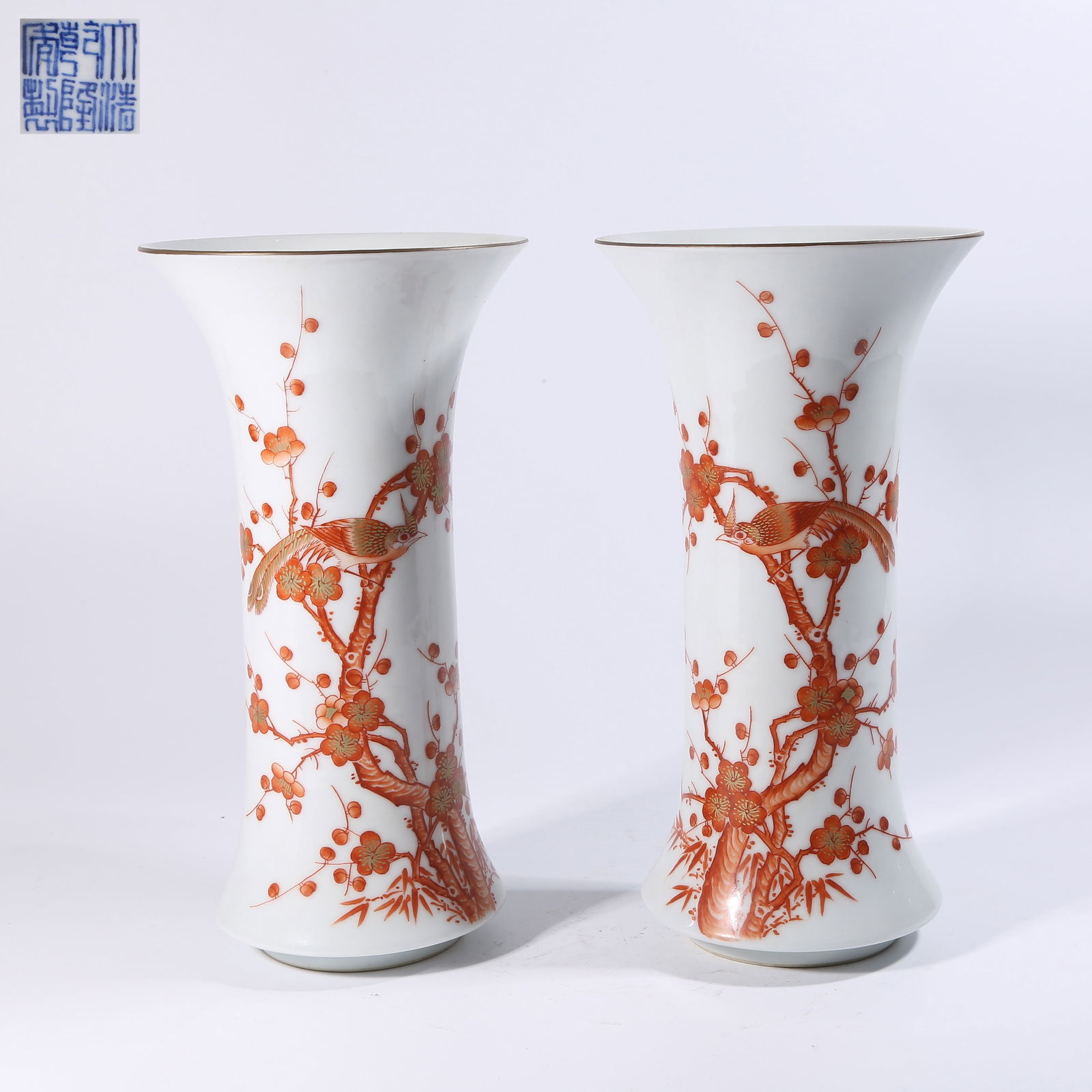 A ALUM-RED FAMILLE ROSE FLOWER AND BIRD PATTERN FLOWER GU, SET: Alum-Red Famille Rose Flower and Bird Pattern Flower Gu, Set