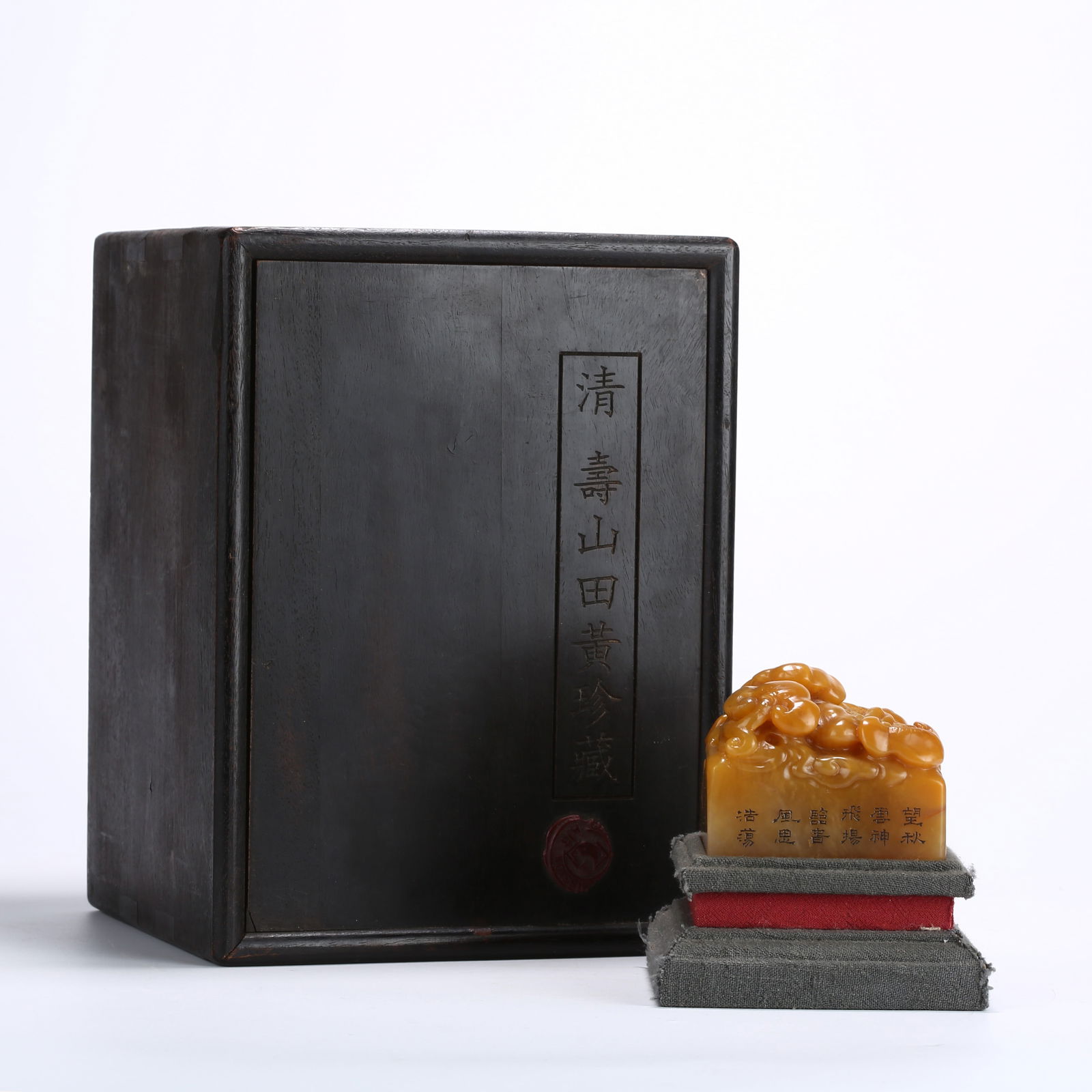 A SHOUSHAN TIANHUANG STONE SEAL WITH LINGZHI (AUSPICIOUS FUNGUS) KNOB: Shoushan Tianhuang stone seal with lingzhi (auspicious fungus) knob