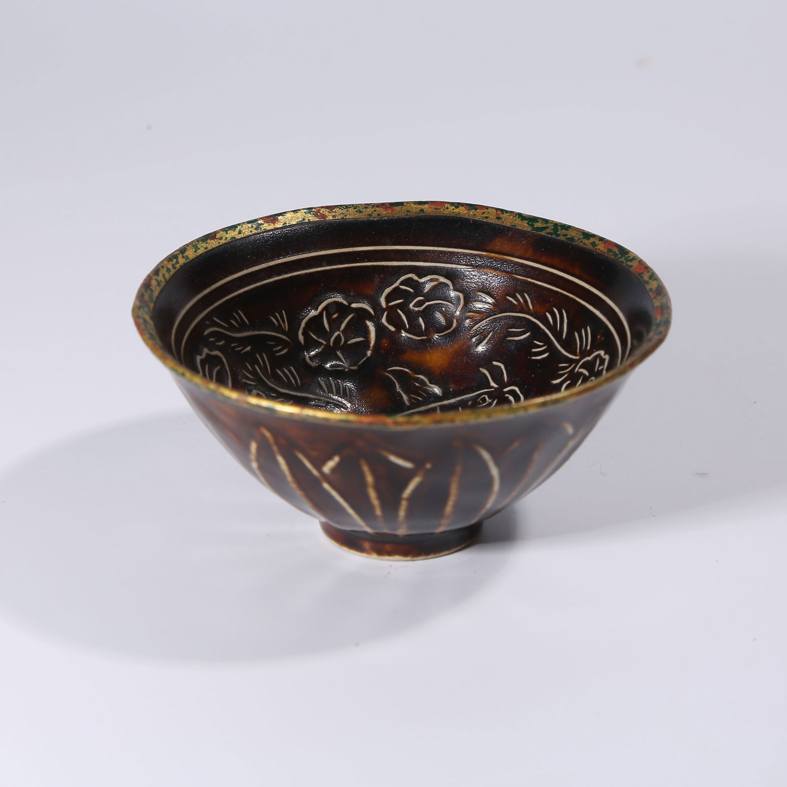 A SAUCE-GLAZE BOWL WITH FISH AND ALGAE PATTERN (1 of 8)