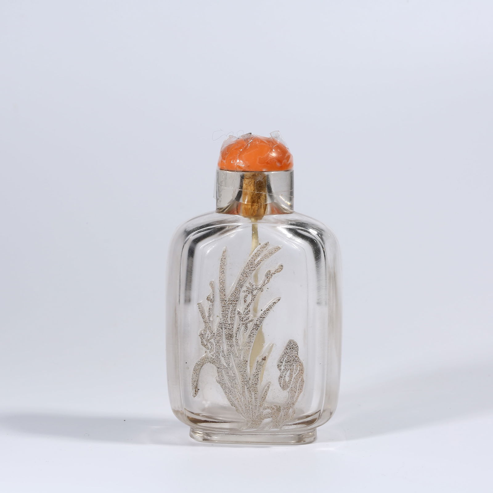 A CRYSTAL SNUFF BOTTLE WITH ORCHID PATTERN (1 of 9)