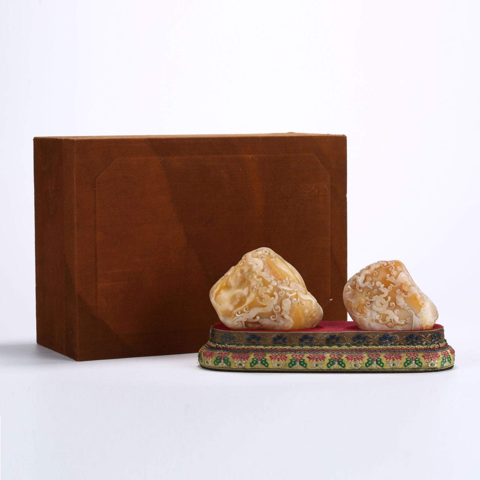 A SET OF SHOUSHAN TIANHUANG STONE SEALS WITH CHI DRAGON PATTERN (1 of 11)