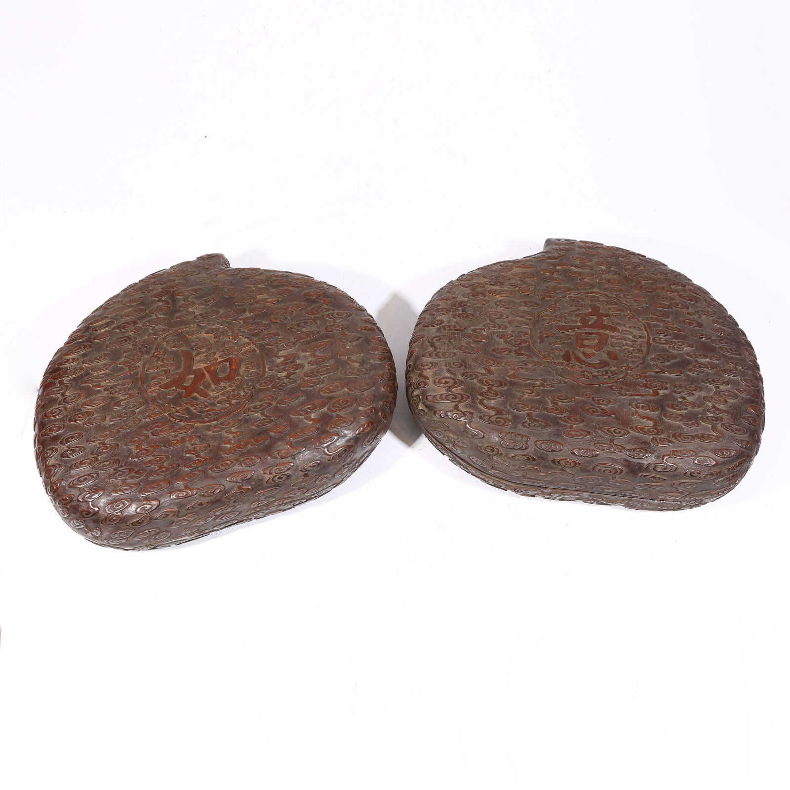 A AGARWOOD PEACH-SHAPED RUYI COVERED BOX SET (1 of 12)