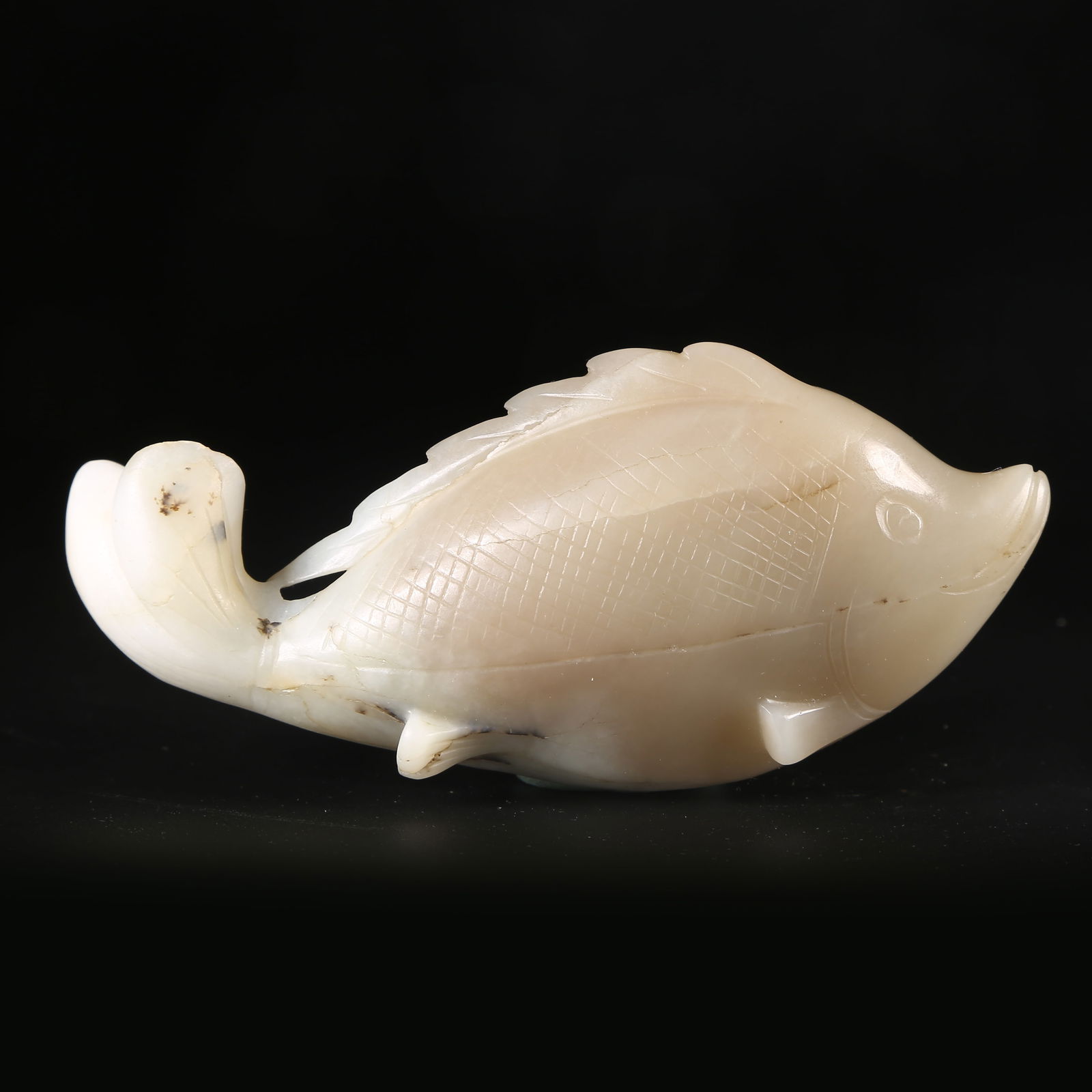 A HETIAN JADE FISH HANDHELD ORNAMENT (1 of 8)