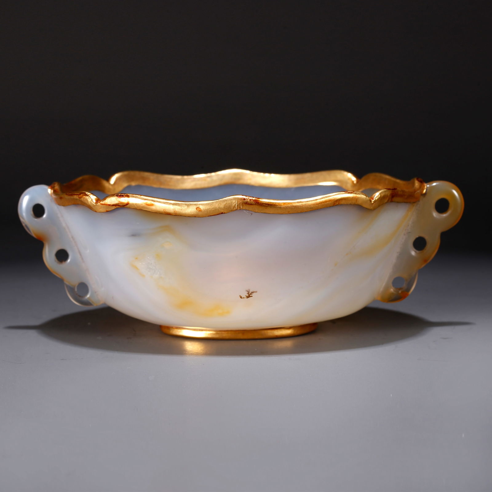 A AGATE WASHER WITH DOUBLE HANDLES (1 of 10)