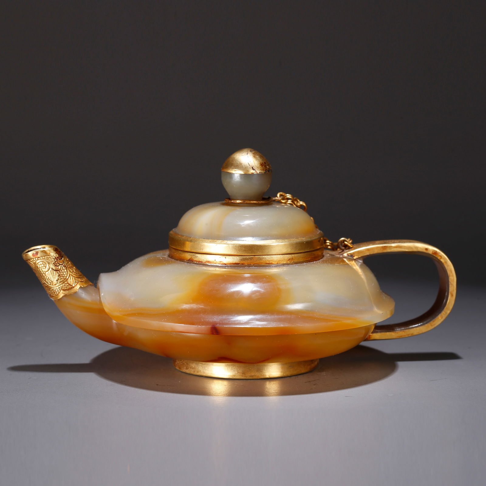 A AGATE CARVED EWER (1 of 9)