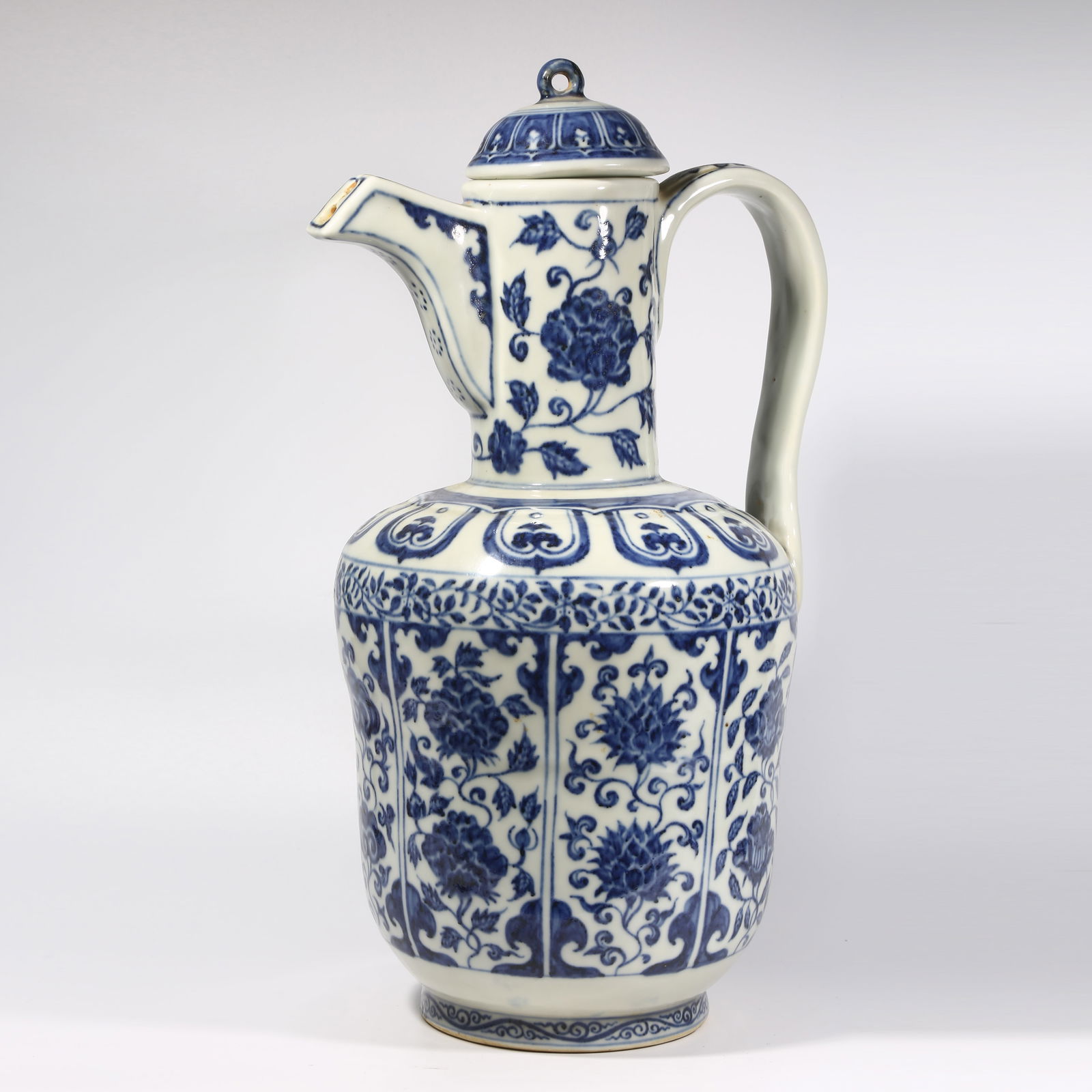 A BLUE AND WHITE INTERTWINED FLORAL PATTERN LARGE EWER (1 of 9)