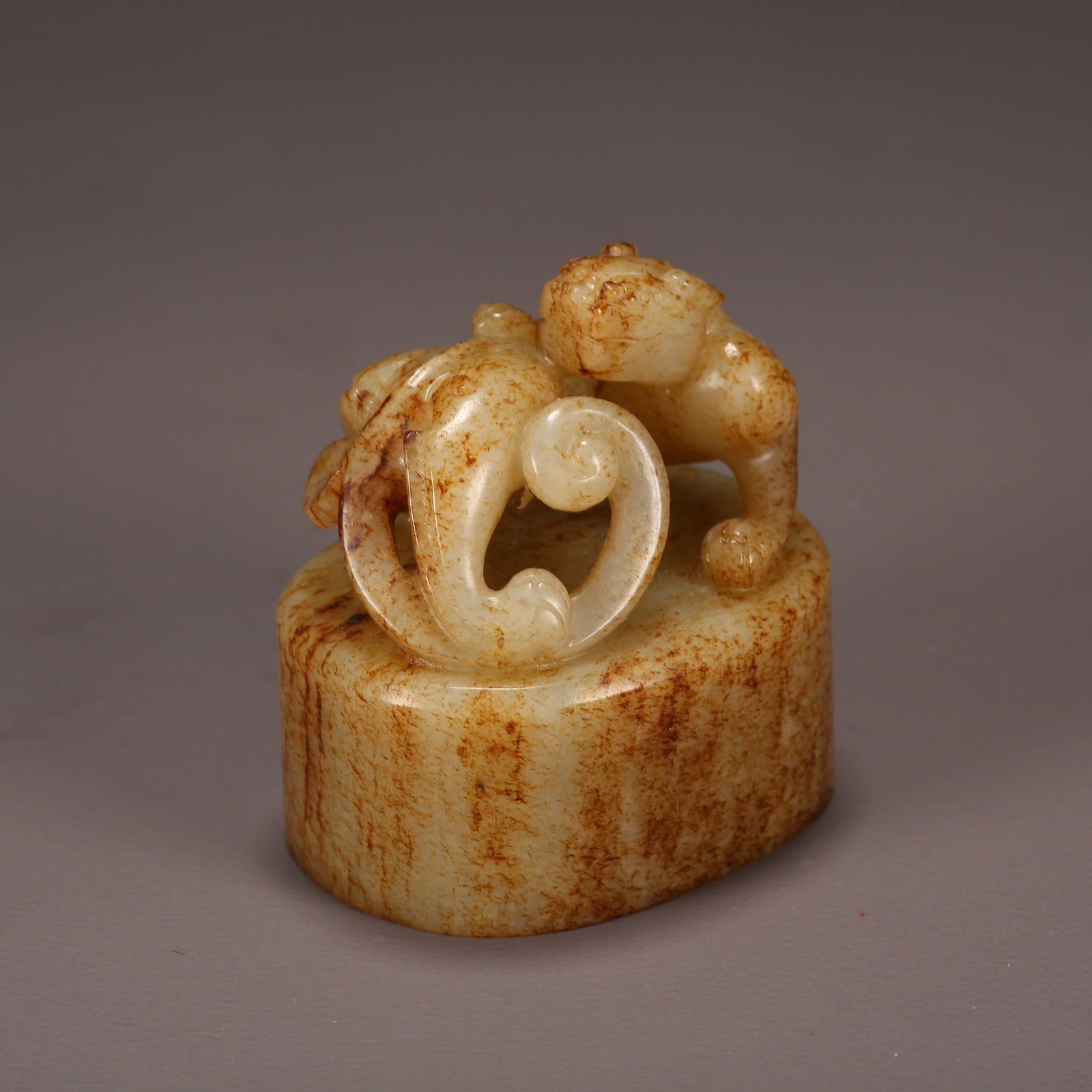 A ANTIQUE JADE AUSPICIOUS BEAST-HANDLE SEAL: Antique Jade Auspicious Beast-Handle Seal
