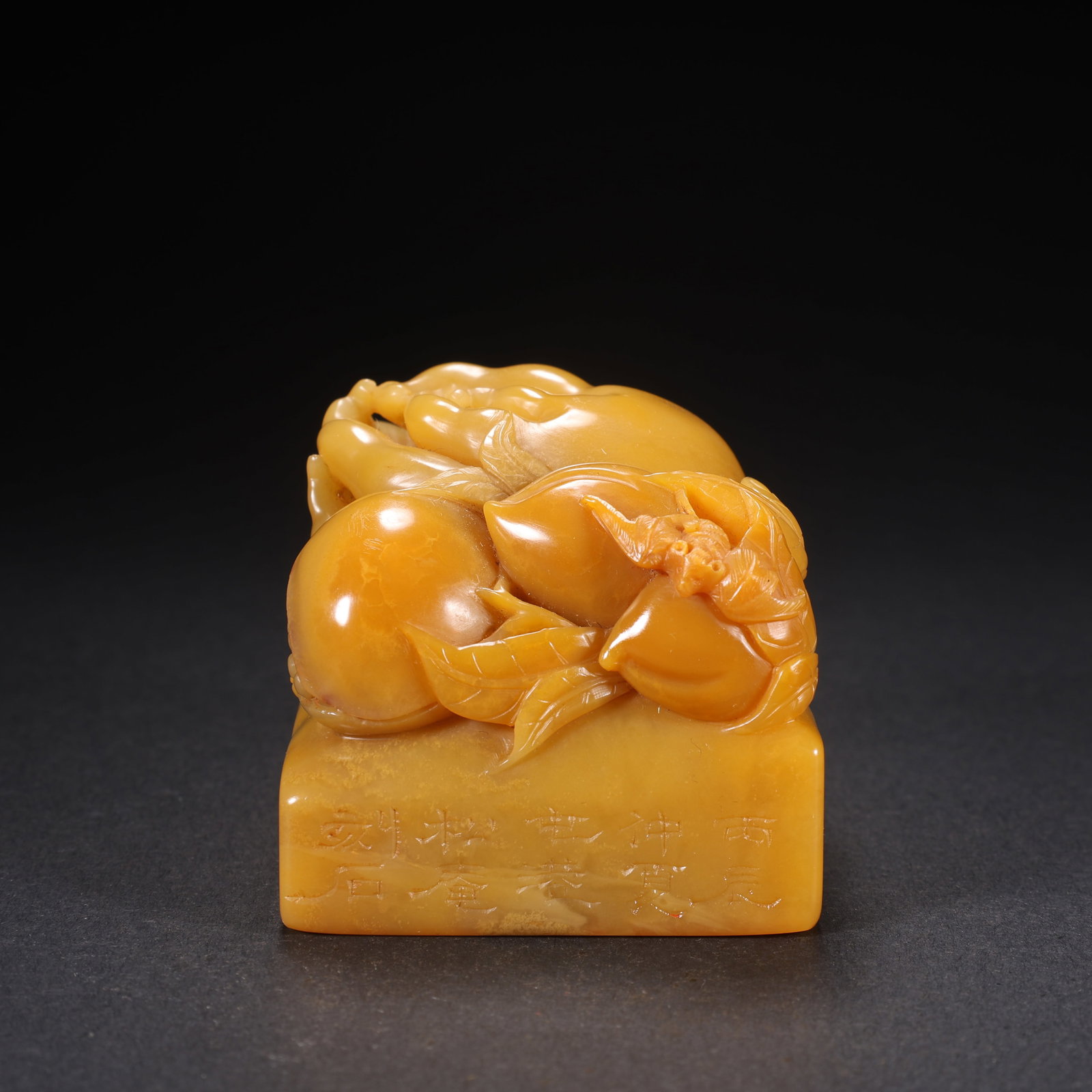 A TIANHUANG STONE SEAL WITH BUDDHA'S HAND MOTIF AND INSCRIPTION (1 of 9)