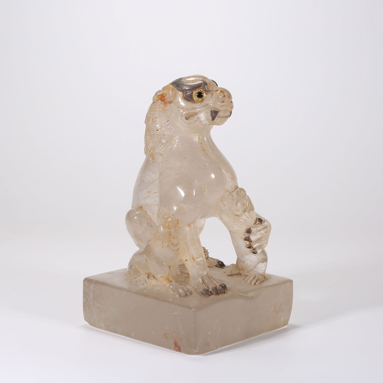 A CRYSTAL CARVING OF ADULT AND YOUNG LIONS (1 of 8)