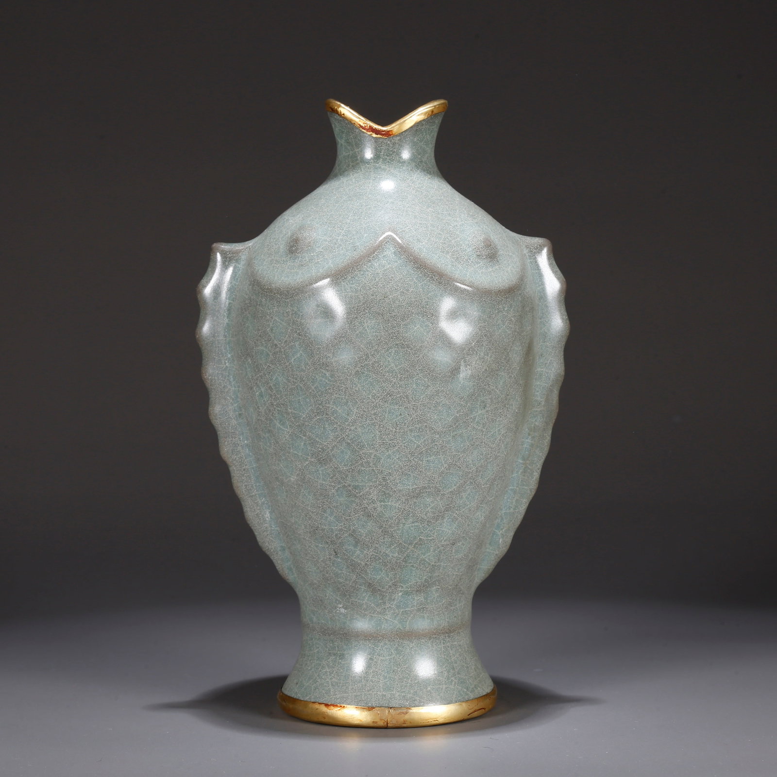 A OFFICIAL KILN FISH PATTERN VASE (1 of 11)